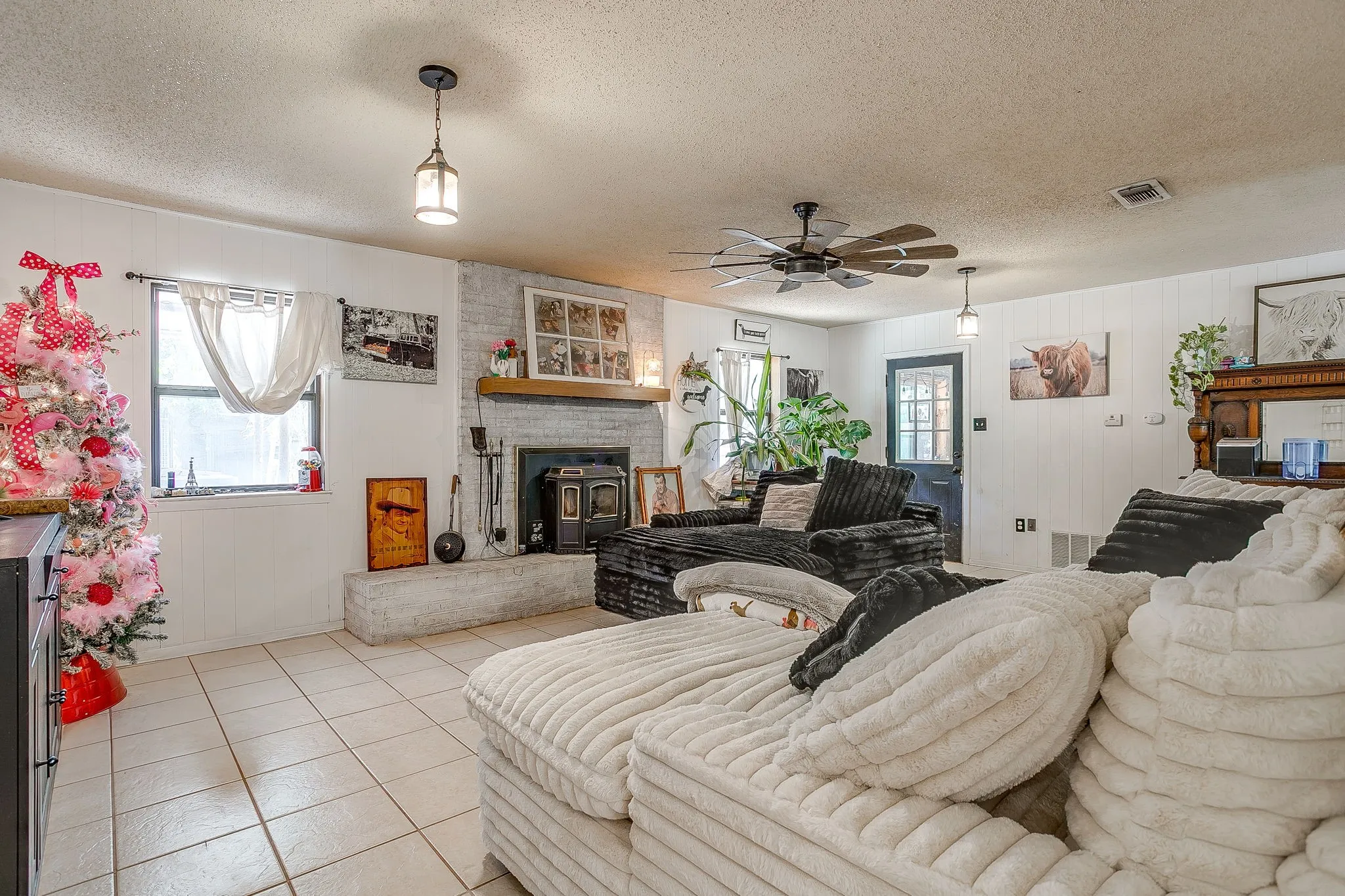 Farm For Sale in Jack County , 1377 E Gibtown Road, Poolville, Texas 76487, 3 Bedroom, 2 Bathroom, 2 Garage spaces, 2,247 Sqft, built in 1969, Price $795,000, mls#21362045, Real Estate Agent in Poolville, Homes For Sale in Jack county, Homes For Sale in Poolville, Realtor in Poolville Texas, Real Estate Brokerage Independent Realty Texas, Luminita Cordes Realtor