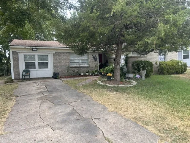 Single Family Residence For Sale in Dallas County , 4430 Scottsdale Drive, Mesquite, Texas 75150, 3 Bedroom, 2 Bathroom, Garage spaces, 1,214 Sqft, built in 1966, mls#21359045, Real Estate Agent in Mesquite, Homes For Sale in Dallas county, Homes For Sale in Mesquite, Realtor in Mesquite Texas, Real Estate Brokerage Independent Realty Texas, Luminita Cordes Realtor