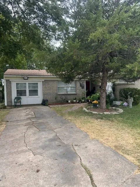 Single Family Residence For Sale in Dallas County , 4430 Scottsdale Drive, Mesquite, Texas 75150, 3 Bedroom, 2 Bathroom, Garage spaces, 1,214 Sqft, built in 1966, mls#21359045, Real Estate Agent in Mesquite, Homes For Sale in Dallas county, Homes For Sale in Mesquite, Realtor in Mesquite Texas, Real Estate Brokerage Independent Realty Texas, Luminita Cordes Realtor