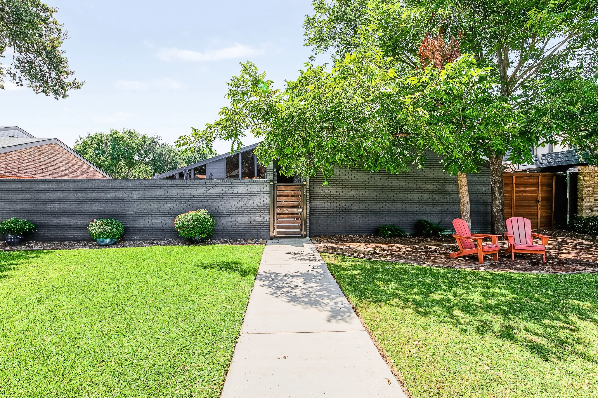 Single Family Residence For Sale in Dallas County , 9123 Windcrest Drive, Dallas, Texas 75243, 3 Bedroom, 3 Bathroom, 2 Garage spaces, 2,804 Sqft, built in 1974, mls#21361444, Real Estate Agent in Dallas, Homes For Sale in Dallas county, Homes For Sale in Dallas, Realtor in Dallas Texas, Real Estate Brokerage Independent Realty Texas, Luminita Cordes Realtor