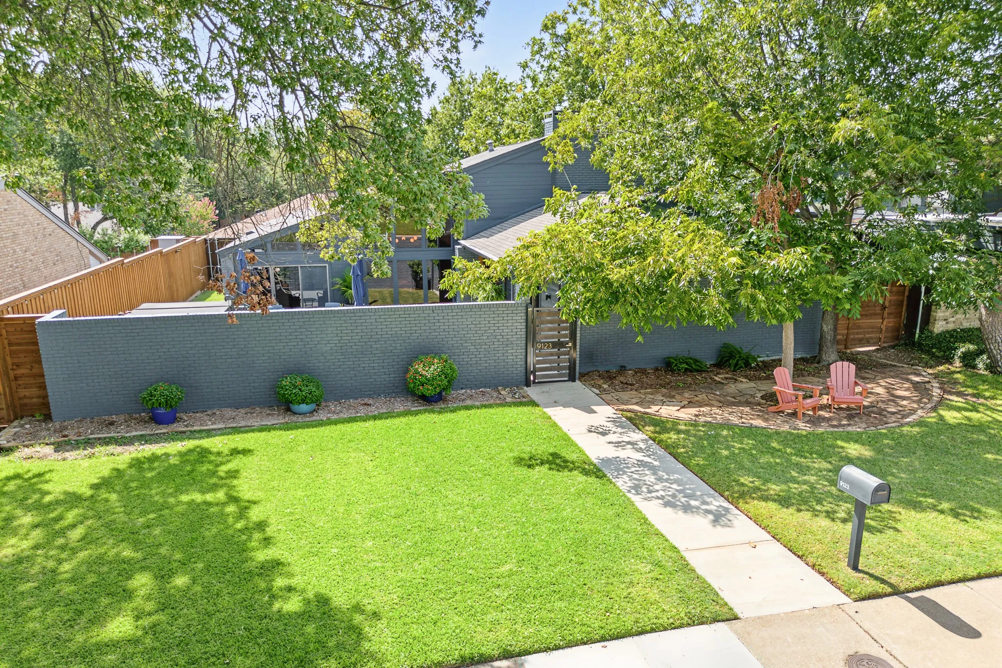 Single Family Residence For Sale in Dallas County , 9123 Windcrest Drive, Dallas, Texas 75243, 3 Bedroom, 3 Bathroom, 2 Garage spaces, 2,804 Sqft, built in 1974, mls#21361444, Real Estate Agent in Dallas, Homes For Sale in Dallas county, Homes For Sale in Dallas, Realtor in Dallas Texas, Real Estate Brokerage Independent Realty Texas, Luminita Cordes Realtor