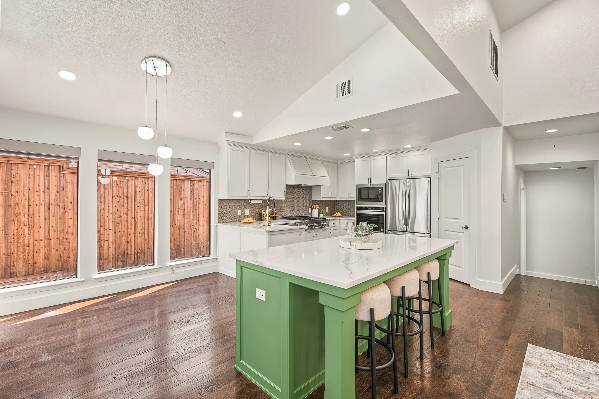 Single Family Residence For Sale in Dallas County , 9123 Windcrest Drive, Dallas, Texas 75243, 3 Bedroom, 3 Bathroom, 2 Garage spaces, 2,804 Sqft, built in 1974, mls#21361444, Real Estate Agent in Dallas, Homes For Sale in Dallas county, Homes For Sale in Dallas, Realtor in Dallas Texas, Real Estate Brokerage Independent Realty Texas, Luminita Cordes Realtor