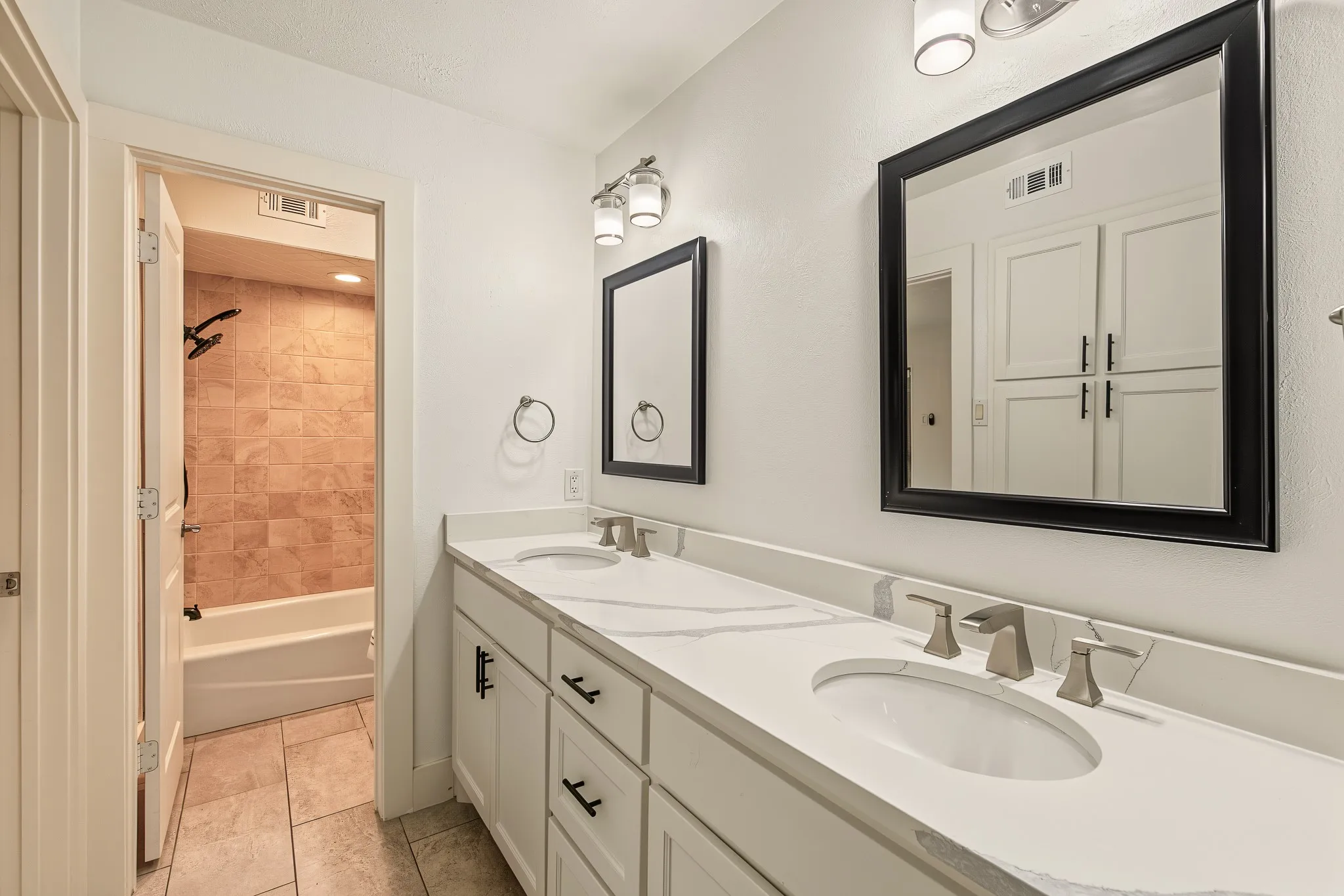 Single Family Residence For Sale in Dallas County , 9123 Windcrest Drive, Dallas, Texas 75243, 3 Bedroom, 3 Bathroom, 2 Garage spaces, 2,804 Sqft, built in 1974, mls#21361444, Real Estate Agent in Dallas, Homes For Sale in Dallas county, Homes For Sale in Dallas, Realtor in Dallas Texas, Real Estate Brokerage Independent Realty Texas, Luminita Cordes Realtor