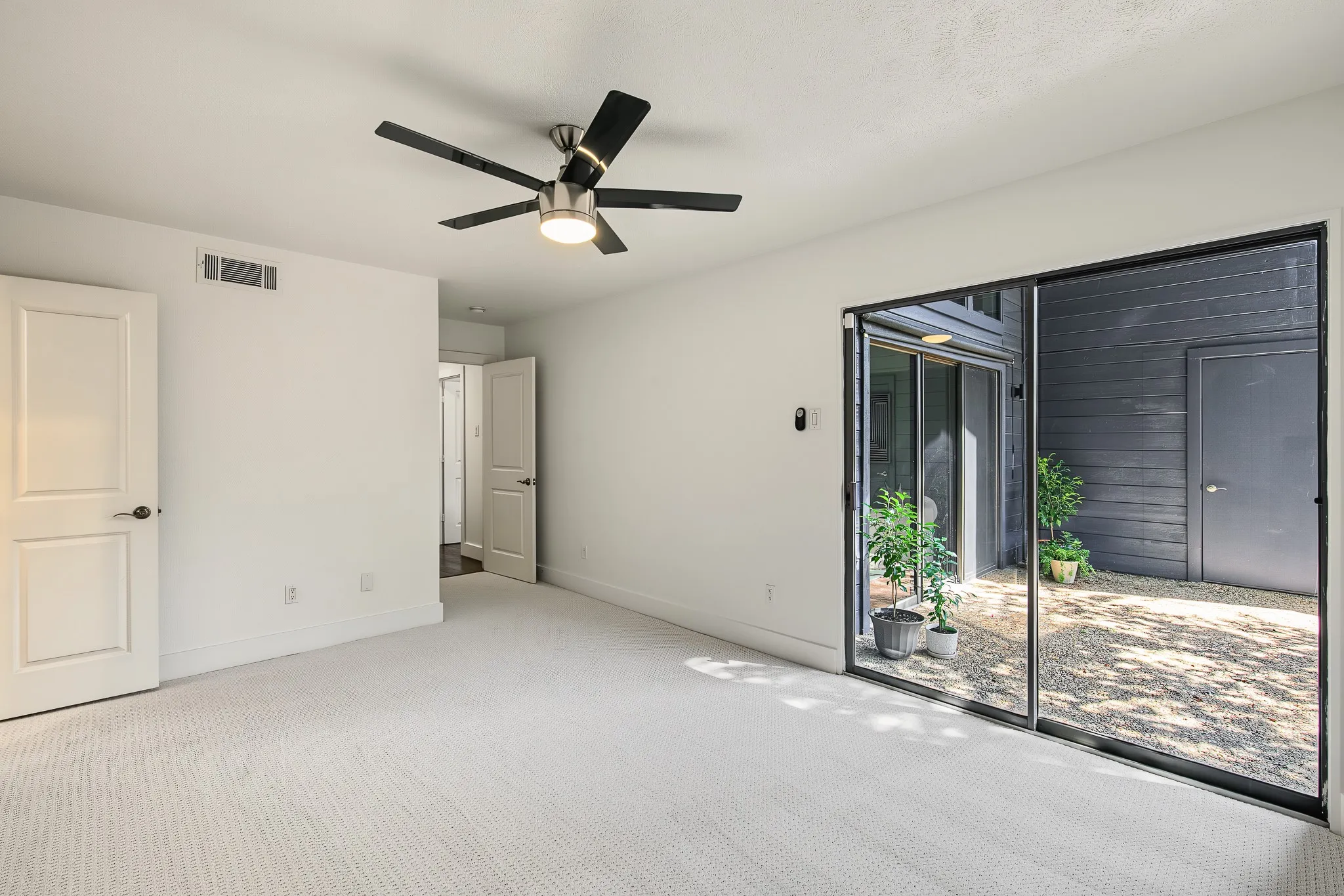 Single Family Residence For Sale in Dallas County , 9123 Windcrest Drive, Dallas, Texas 75243, 3 Bedroom, 3 Bathroom, 2 Garage spaces, 2,804 Sqft, built in 1974, mls#21361444, Real Estate Agent in Dallas, Homes For Sale in Dallas county, Homes For Sale in Dallas, Realtor in Dallas Texas, Real Estate Brokerage Independent Realty Texas, Luminita Cordes Realtor