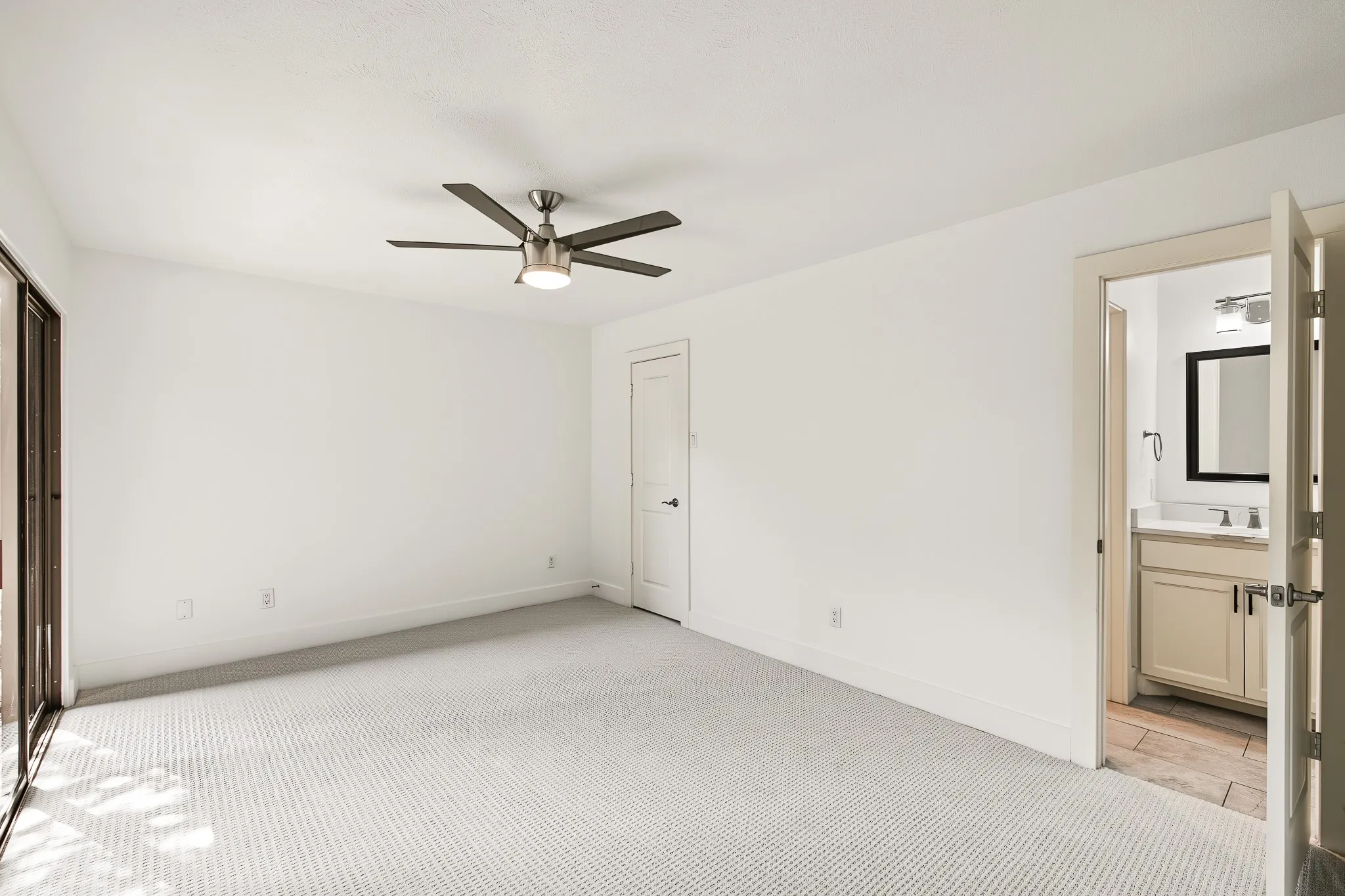 Single Family Residence For Sale in Dallas County , 9123 Windcrest Drive, Dallas, Texas 75243, 3 Bedroom, 3 Bathroom, 2 Garage spaces, 2,804 Sqft, built in 1974, mls#21361444, Real Estate Agent in Dallas, Homes For Sale in Dallas county, Homes For Sale in Dallas, Realtor in Dallas Texas, Real Estate Brokerage Independent Realty Texas, Luminita Cordes Realtor