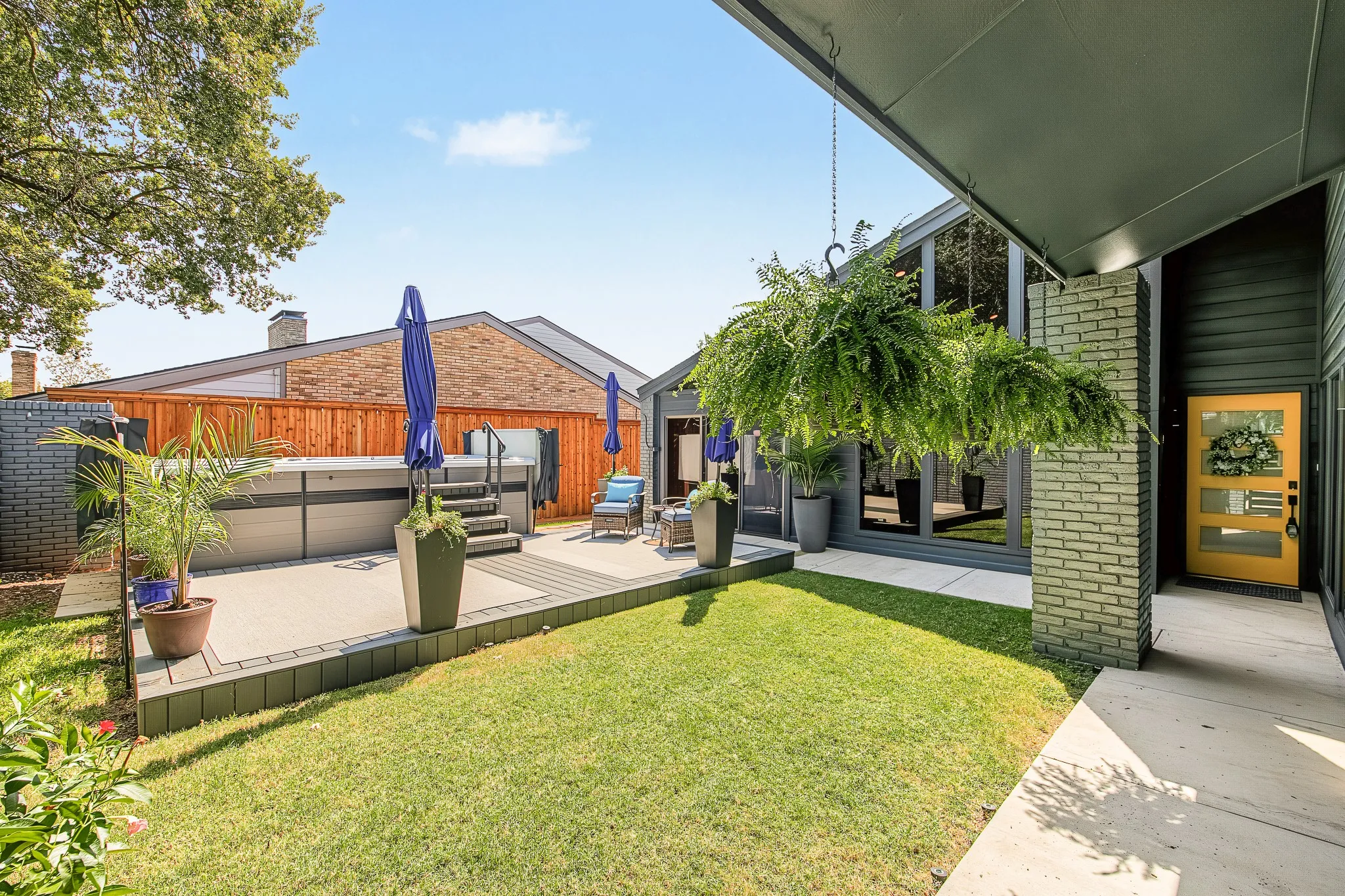 Single Family Residence For Sale in Dallas County , 9123 Windcrest Drive, Dallas, Texas 75243, 3 Bedroom, 3 Bathroom, 2 Garage spaces, 2,804 Sqft, built in 1974, mls#21361444, Real Estate Agent in Dallas, Homes For Sale in Dallas county, Homes For Sale in Dallas, Realtor in Dallas Texas, Real Estate Brokerage Independent Realty Texas, Luminita Cordes Realtor