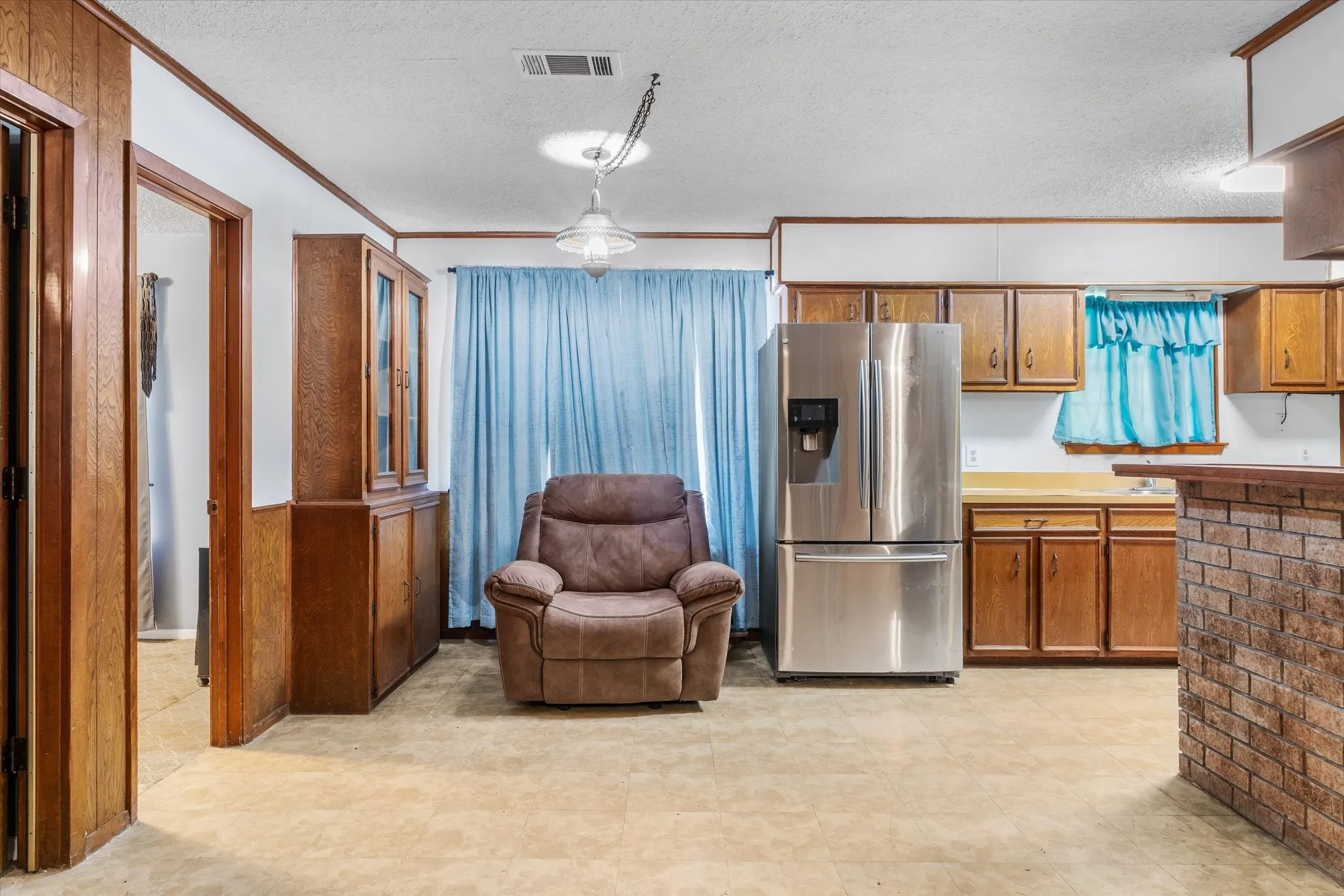 Single Family Residence For Sale in Van Zandt County , 1185 Vz County Road 3822, Wills Point, Texas 75169, 3 Bedroom, 2 Bathroom, Garage spaces, 1,680 Sqft, built in 1979, mls#21362089, Real Estate Agent in Wills Point, Homes For Sale in Van Zandt county, Homes For Sale in Wills Point, Realtor in Wills Point Texas, Real Estate Brokerage Independent Realty Texas, Luminita Cordes Realtor