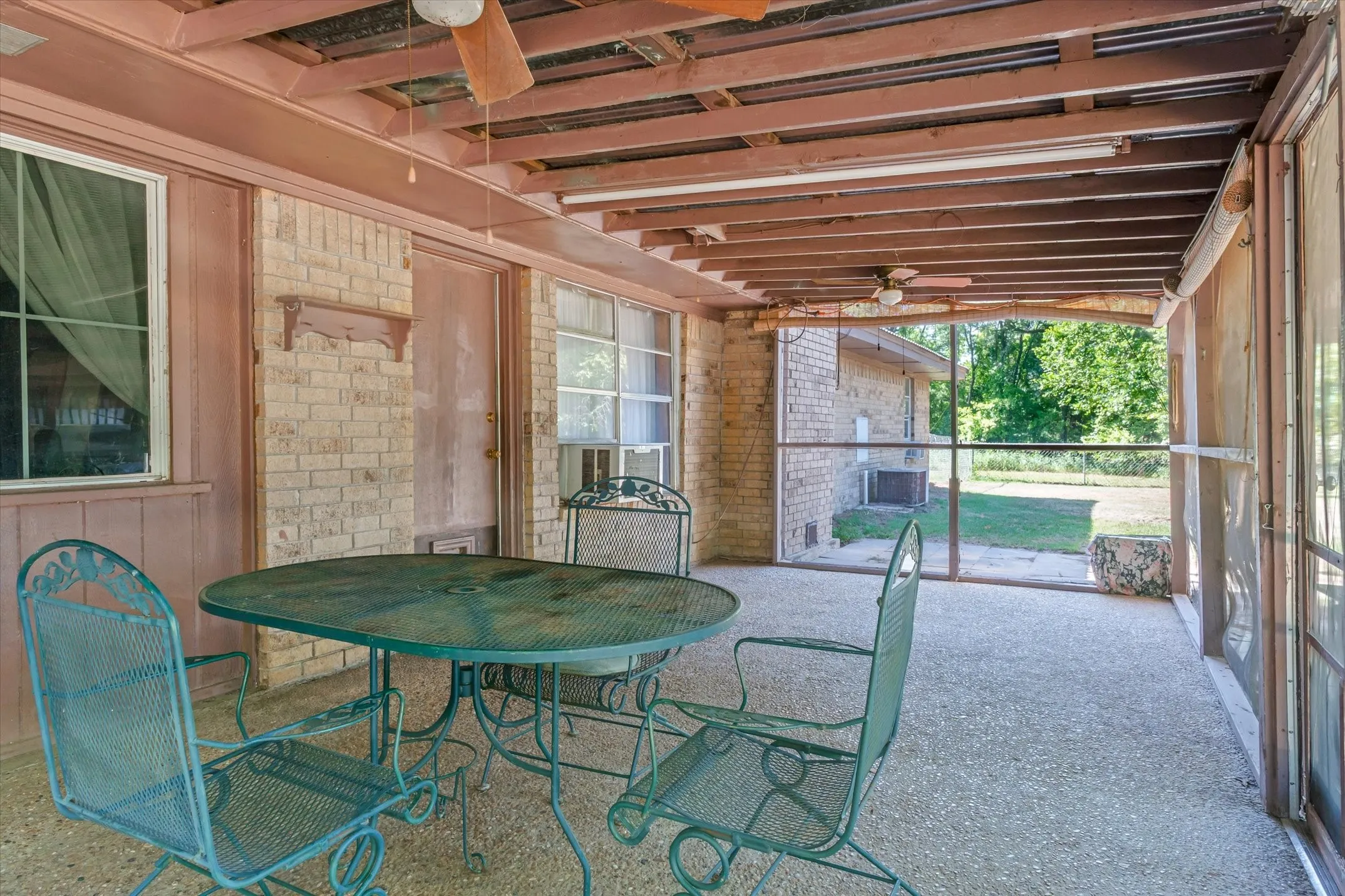 Single Family Residence For Sale in Van Zandt County , 1185 Vz County Road 3822, Wills Point, Texas 75169, 3 Bedroom, 2 Bathroom, Garage spaces, 1,680 Sqft, built in 1979, mls#21362089, Real Estate Agent in Wills Point, Homes For Sale in Van Zandt county, Homes For Sale in Wills Point, Realtor in Wills Point Texas, Real Estate Brokerage Independent Realty Texas, Luminita Cordes Realtor