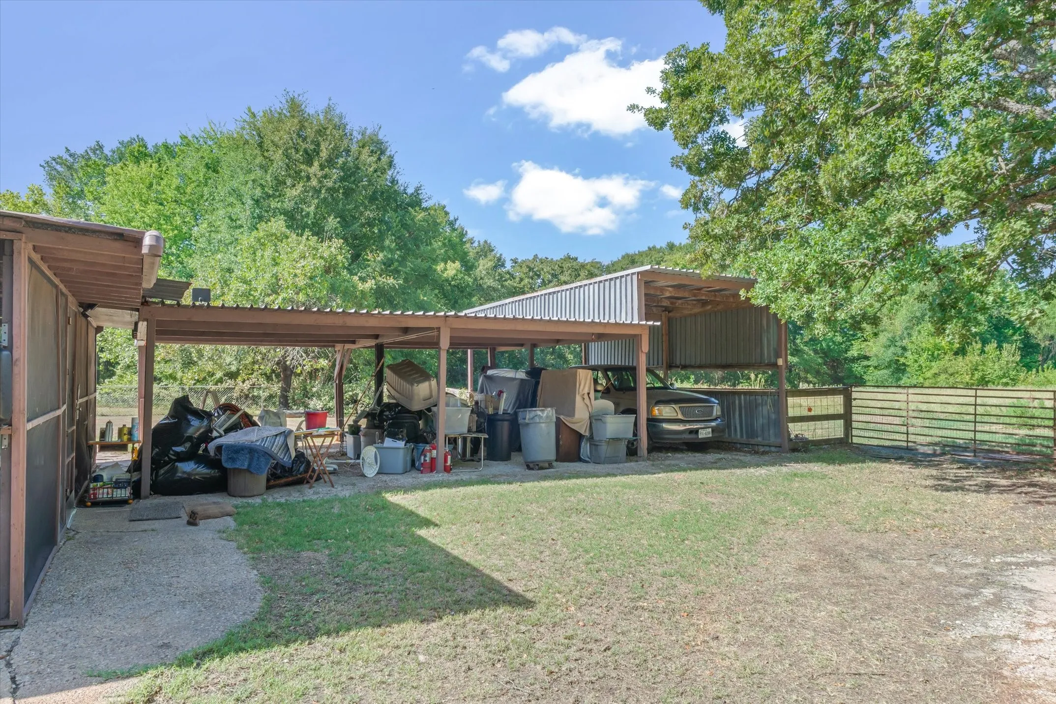 Single Family Residence For Sale in Van Zandt County , 1185 Vz County Road 3822, Wills Point, Texas 75169, 3 Bedroom, 2 Bathroom, Garage spaces, 1,680 Sqft, built in 1979, mls#21362089, Real Estate Agent in Wills Point, Homes For Sale in Van Zandt county, Homes For Sale in Wills Point, Realtor in Wills Point Texas, Real Estate Brokerage Independent Realty Texas, Luminita Cordes Realtor