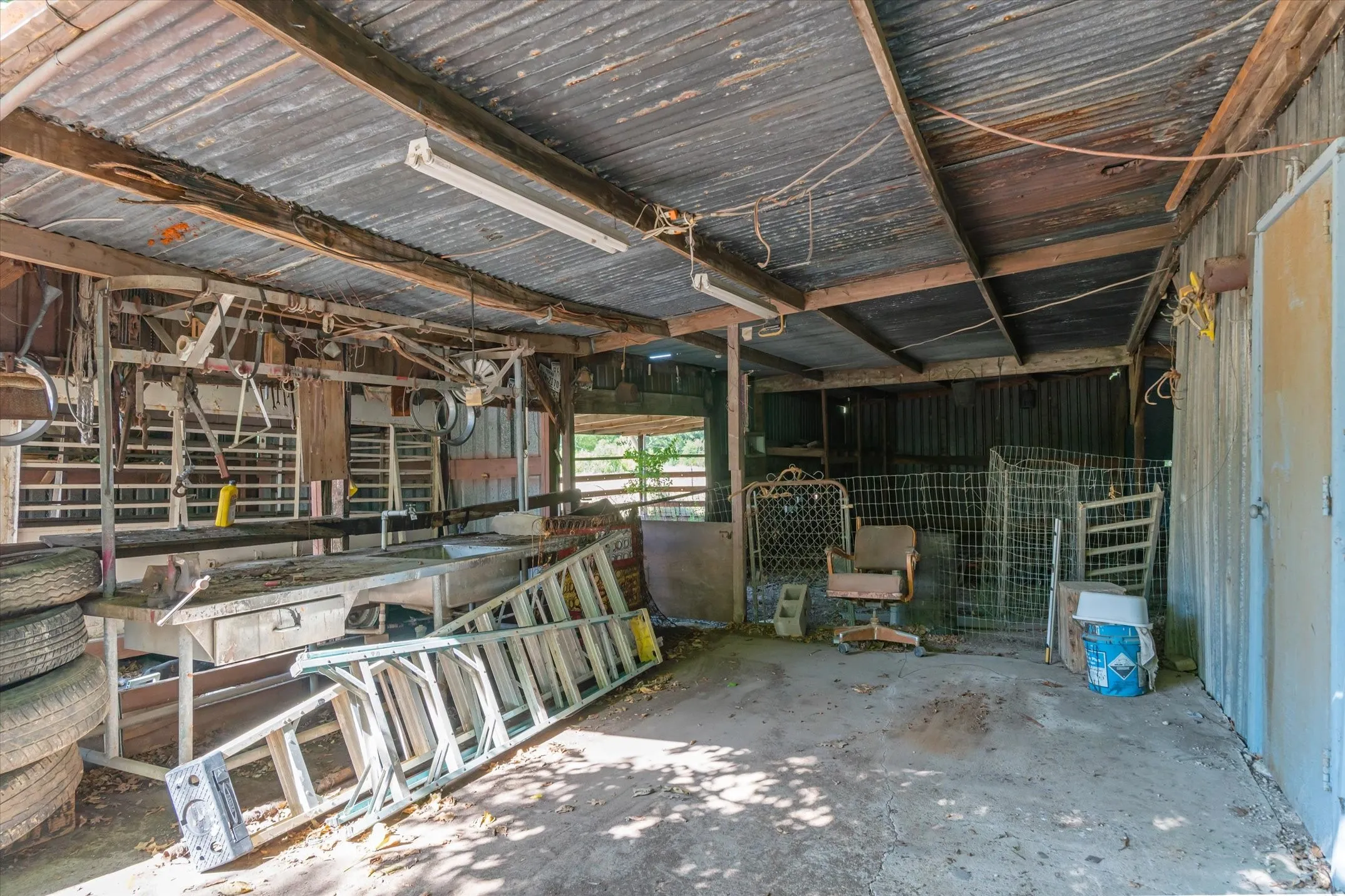 Single Family Residence For Sale in Van Zandt County , 1185 Vz County Road 3822, Wills Point, Texas 75169, 3 Bedroom, 2 Bathroom, Garage spaces, 1,680 Sqft, built in 1979, mls#21362089, Real Estate Agent in Wills Point, Homes For Sale in Van Zandt county, Homes For Sale in Wills Point, Realtor in Wills Point Texas, Real Estate Brokerage Independent Realty Texas, Luminita Cordes Realtor