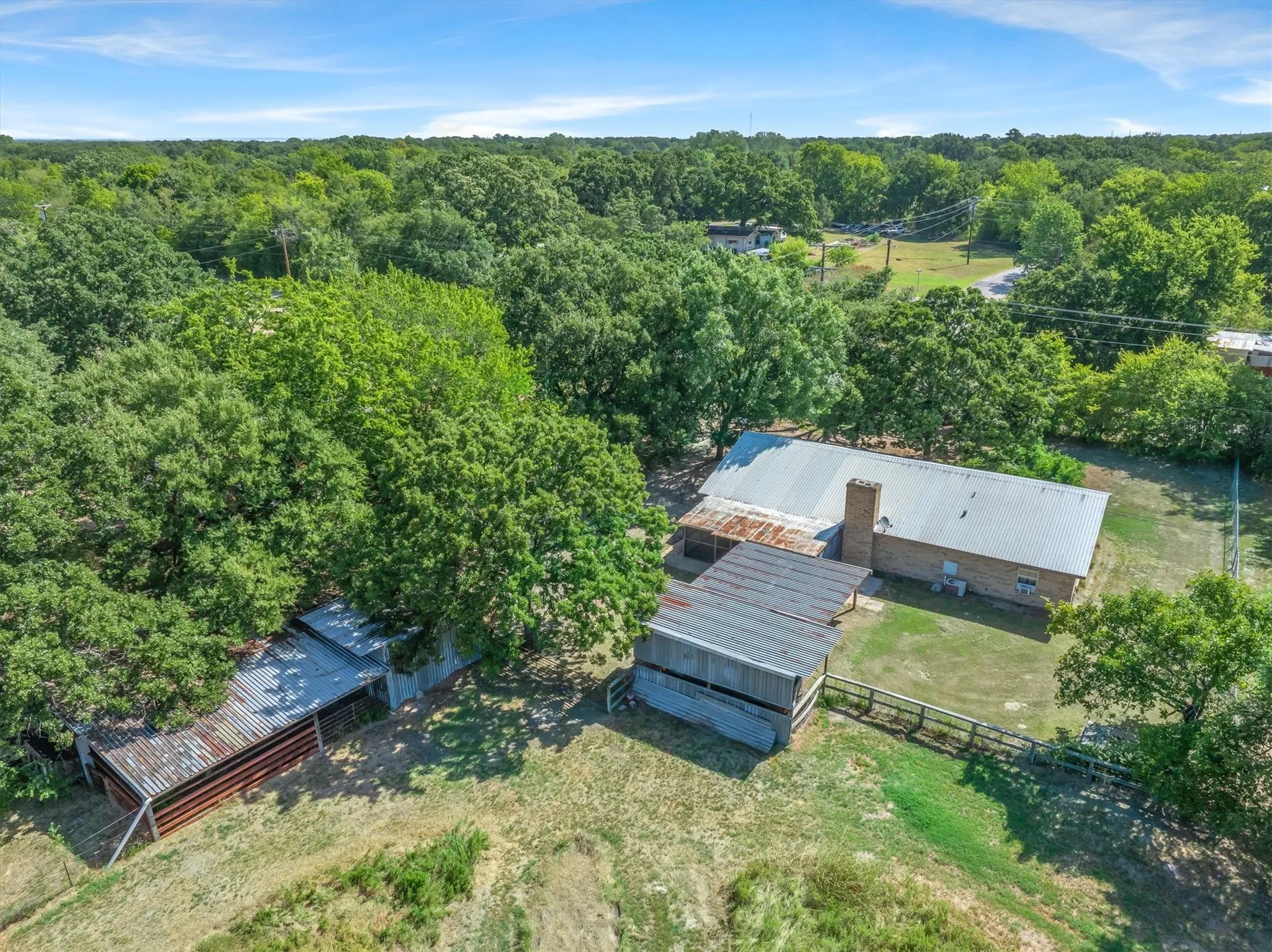 Single Family Residence For Sale in Van Zandt County , 1185 Vz County Road 3822, Wills Point, Texas 75169, 3 Bedroom, 2 Bathroom, Garage spaces, 1,680 Sqft, built in 1979, mls#21362089, Real Estate Agent in Wills Point, Homes For Sale in Van Zandt county, Homes For Sale in Wills Point, Realtor in Wills Point Texas, Real Estate Brokerage Independent Realty Texas, Luminita Cordes Realtor