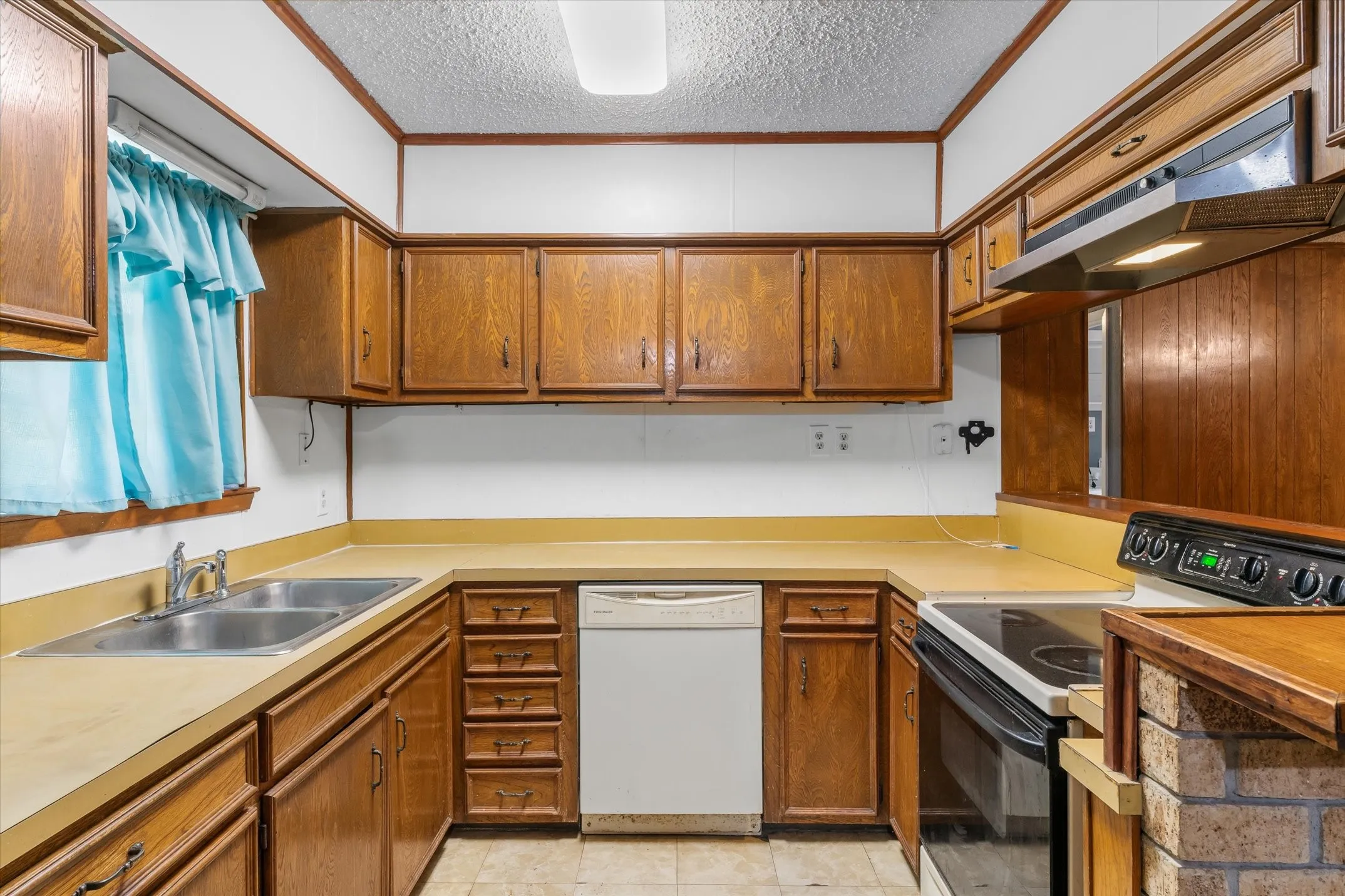 Single Family Residence For Sale in Van Zandt County , 1185 Vz County Road 3822, Wills Point, Texas 75169, 3 Bedroom, 2 Bathroom, Garage spaces, 1,680 Sqft, built in 1979, mls#21362089, Real Estate Agent in Wills Point, Homes For Sale in Van Zandt county, Homes For Sale in Wills Point, Realtor in Wills Point Texas, Real Estate Brokerage Independent Realty Texas, Luminita Cordes Realtor