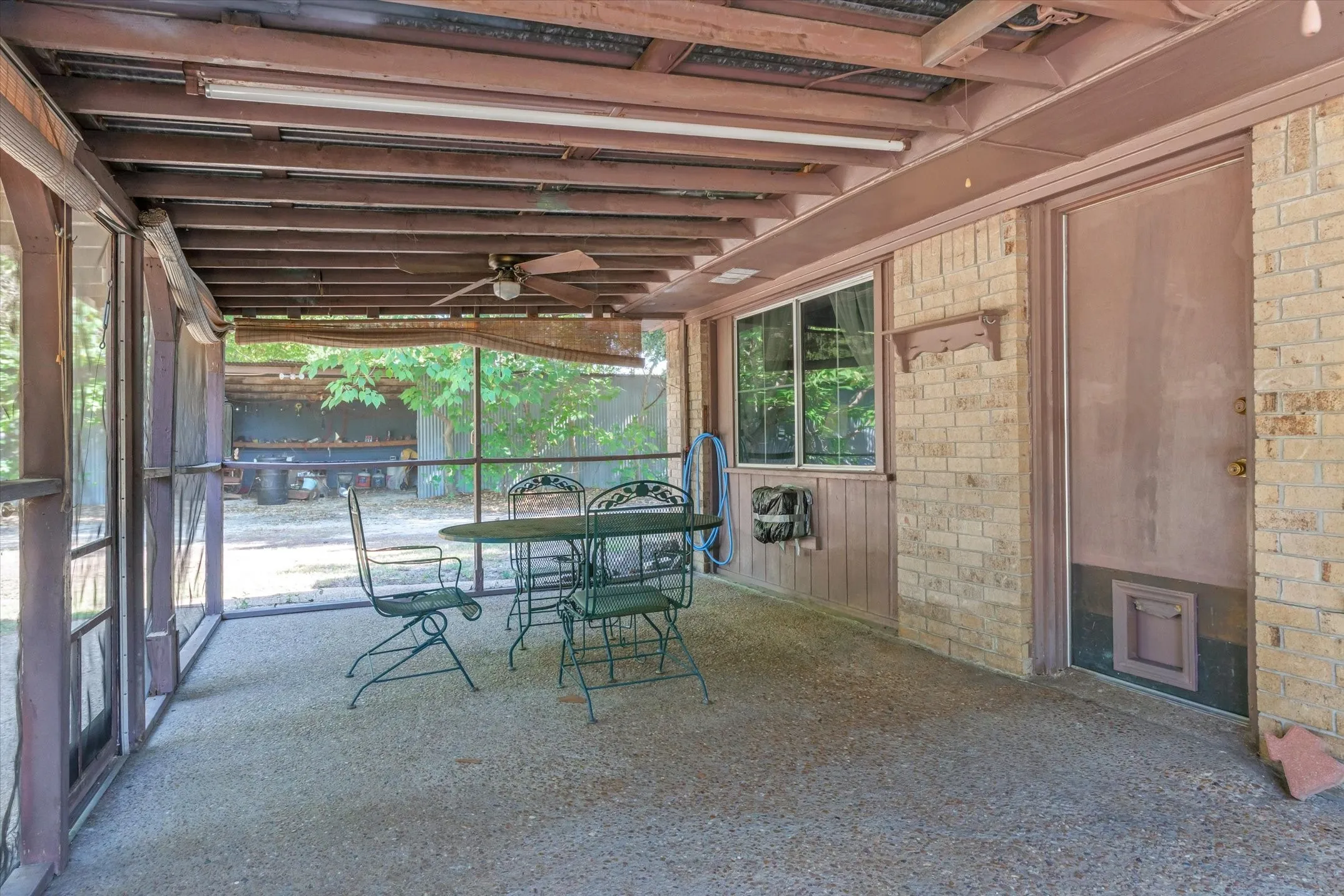 Single Family Residence For Sale in Van Zandt County , 1185 Vz County Road 3822, Wills Point, Texas 75169, 3 Bedroom, 2 Bathroom, Garage spaces, 1,680 Sqft, built in 1979, mls#21362089, Real Estate Agent in Wills Point, Homes For Sale in Van Zandt county, Homes For Sale in Wills Point, Realtor in Wills Point Texas, Real Estate Brokerage Independent Realty Texas, Luminita Cordes Realtor