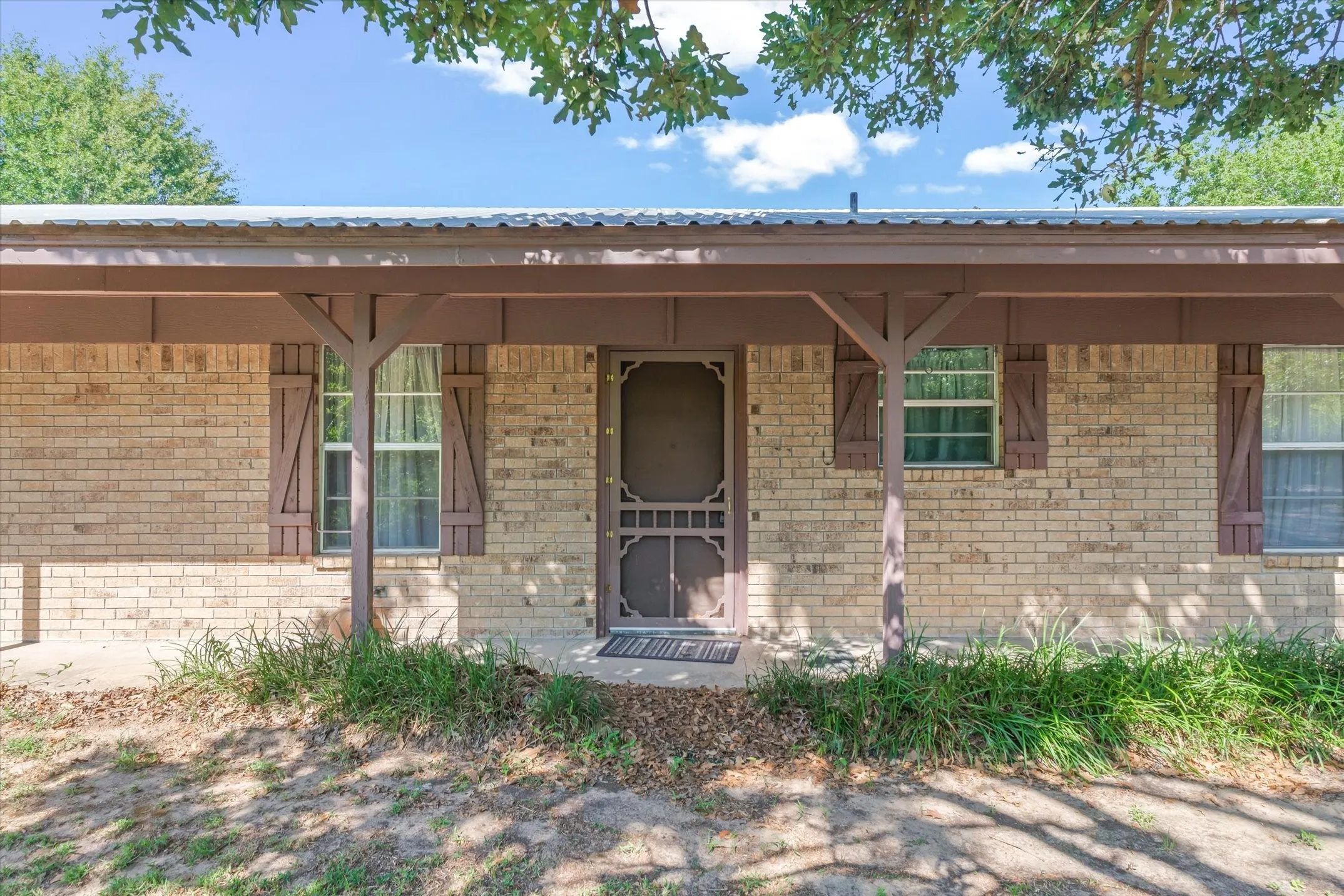 Single Family Residence For Sale in Van Zandt County , 1185 Vz County Road 3822, Wills Point, Texas 75169, 3 Bedroom, 2 Bathroom, Garage spaces, 1,680 Sqft, built in 1979, mls#21362089, Real Estate Agent in Wills Point, Homes For Sale in Van Zandt county, Homes For Sale in Wills Point, Realtor in Wills Point Texas, Real Estate Brokerage Independent Realty Texas, Luminita Cordes Realtor