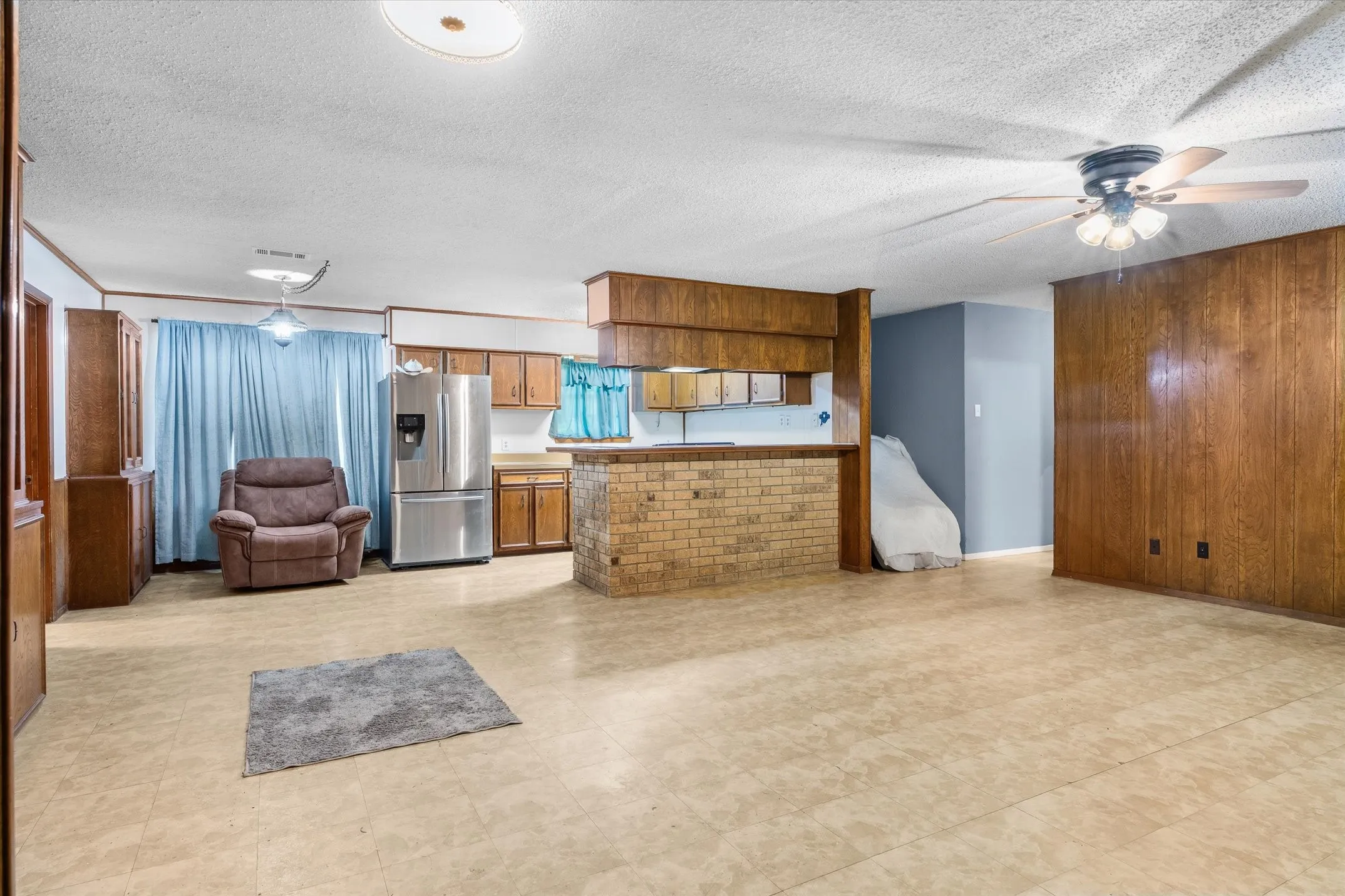 Single Family Residence For Sale in Van Zandt County , 1185 Vz County Road 3822, Wills Point, Texas 75169, 3 Bedroom, 2 Bathroom, Garage spaces, 1,680 Sqft, built in 1979, mls#21362089, Real Estate Agent in Wills Point, Homes For Sale in Van Zandt county, Homes For Sale in Wills Point, Realtor in Wills Point Texas, Real Estate Brokerage Independent Realty Texas, Luminita Cordes Realtor