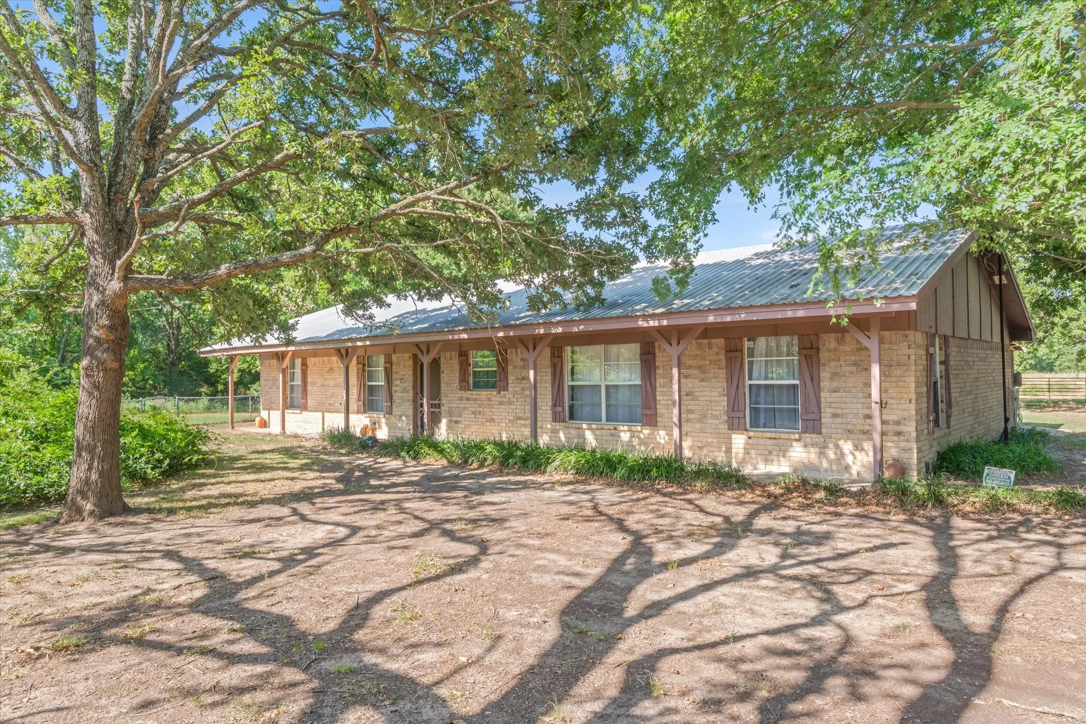 Single Family Residence For Sale in Van Zandt County , 1185 Vz County Road 3822, Wills Point, Texas 75169, 3 Bedroom, 2 Bathroom, Garage spaces, 1,680 Sqft, built in 1979, mls#21362089, Real Estate Agent in Wills Point, Homes For Sale in Van Zandt county, Homes For Sale in Wills Point, Realtor in Wills Point Texas, Real Estate Brokerage Independent Realty Texas, Luminita Cordes Realtor