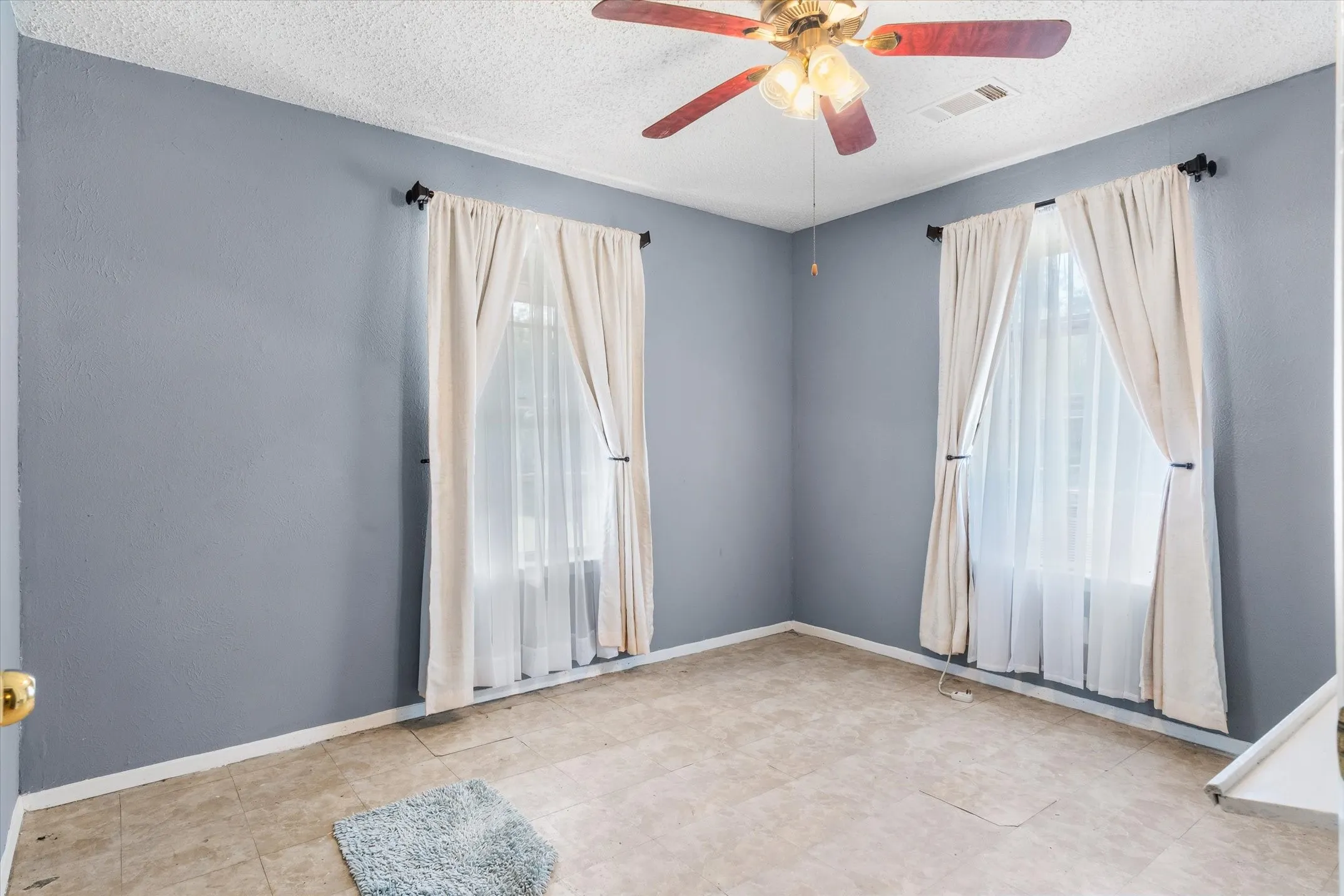Single Family Residence For Sale in Van Zandt County , 1185 Vz County Road 3822, Wills Point, Texas 75169, 3 Bedroom, 2 Bathroom, Garage spaces, 1,680 Sqft, built in 1979, mls#21362089, Real Estate Agent in Wills Point, Homes For Sale in Van Zandt county, Homes For Sale in Wills Point, Realtor in Wills Point Texas, Real Estate Brokerage Independent Realty Texas, Luminita Cordes Realtor