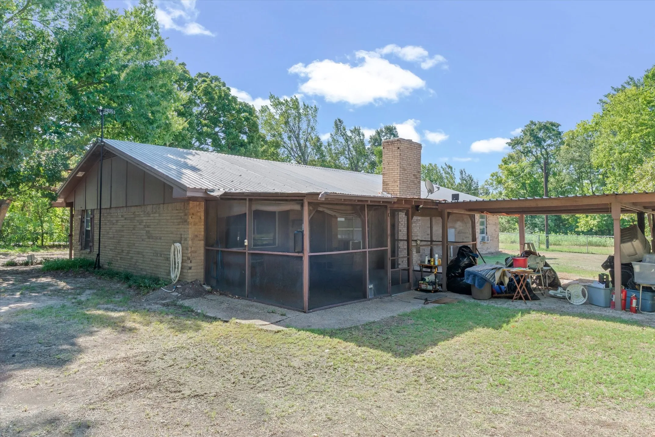 Single Family Residence For Sale in Van Zandt County , 1185 Vz County Road 3822, Wills Point, Texas 75169, 3 Bedroom, 2 Bathroom, Garage spaces, 1,680 Sqft, built in 1979, mls#21362089, Real Estate Agent in Wills Point, Homes For Sale in Van Zandt county, Homes For Sale in Wills Point, Realtor in Wills Point Texas, Real Estate Brokerage Independent Realty Texas, Luminita Cordes Realtor