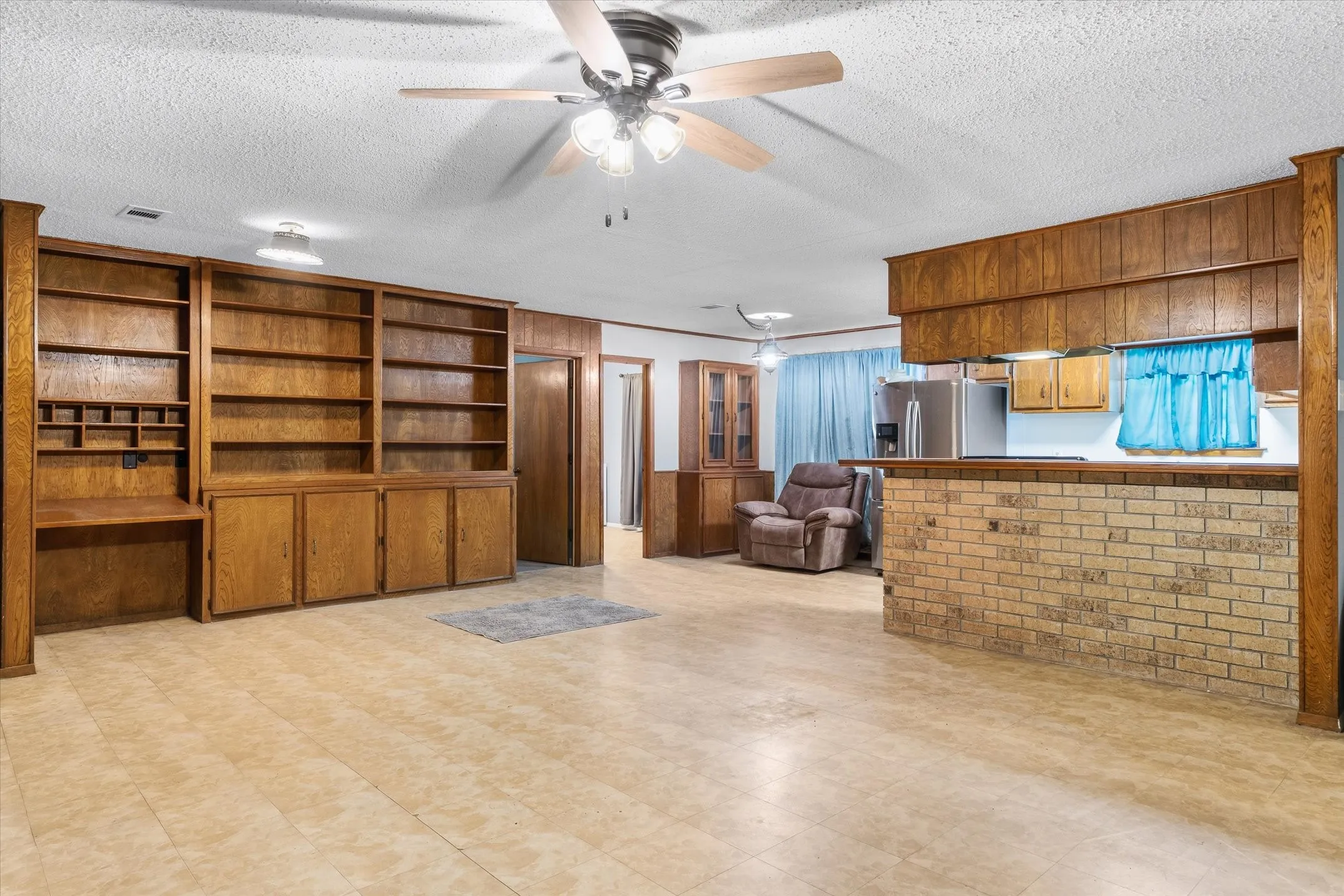 Single Family Residence For Sale in Van Zandt County , 1185 Vz County Road 3822, Wills Point, Texas 75169, 3 Bedroom, 2 Bathroom, Garage spaces, 1,680 Sqft, built in 1979, mls#21362089, Real Estate Agent in Wills Point, Homes For Sale in Van Zandt county, Homes For Sale in Wills Point, Realtor in Wills Point Texas, Real Estate Brokerage Independent Realty Texas, Luminita Cordes Realtor