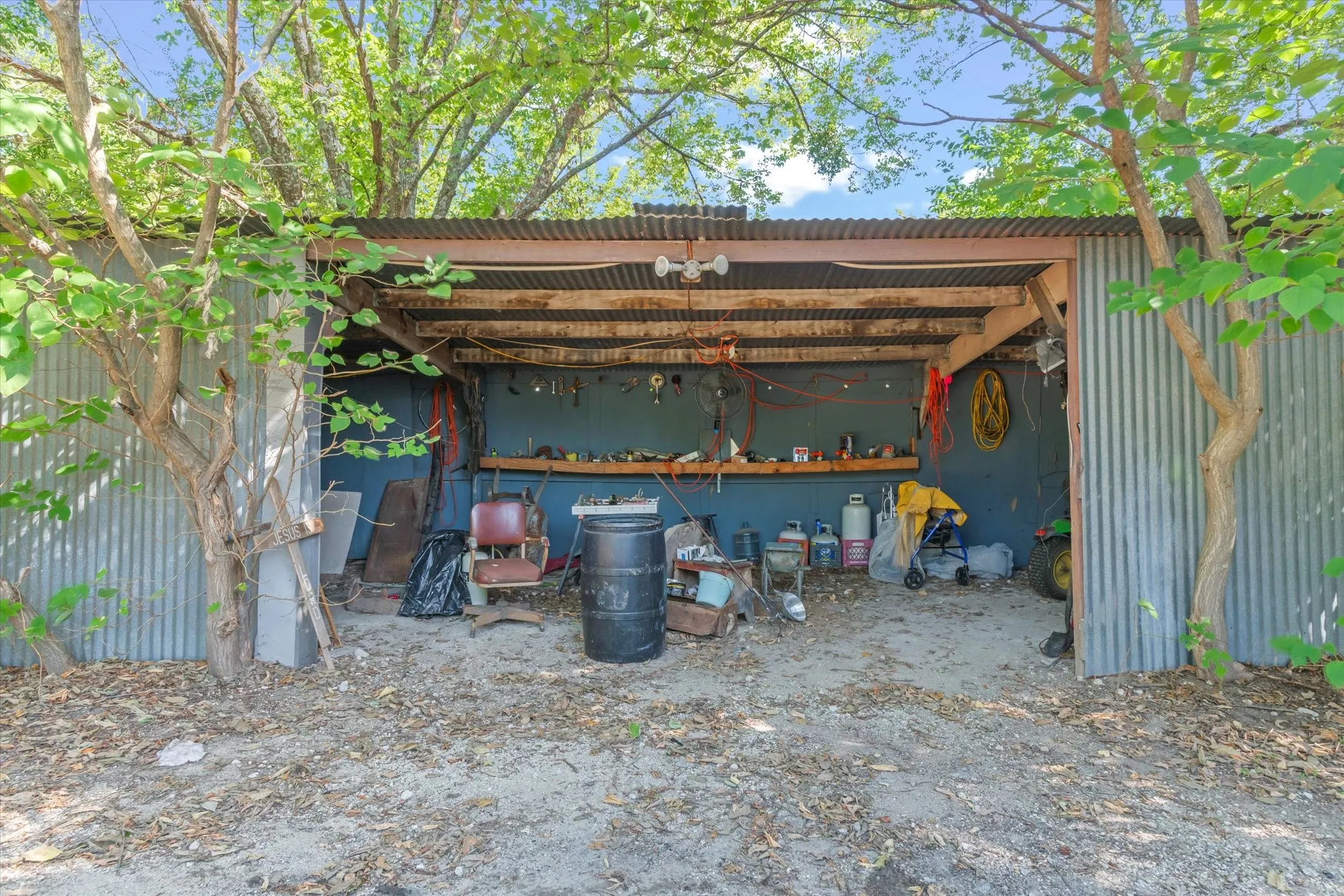 Single Family Residence For Sale in Van Zandt County , 1185 Vz County Road 3822, Wills Point, Texas 75169, 3 Bedroom, 2 Bathroom, Garage spaces, 1,680 Sqft, built in 1979, mls#21362089, Real Estate Agent in Wills Point, Homes For Sale in Van Zandt county, Homes For Sale in Wills Point, Realtor in Wills Point Texas, Real Estate Brokerage Independent Realty Texas, Luminita Cordes Realtor