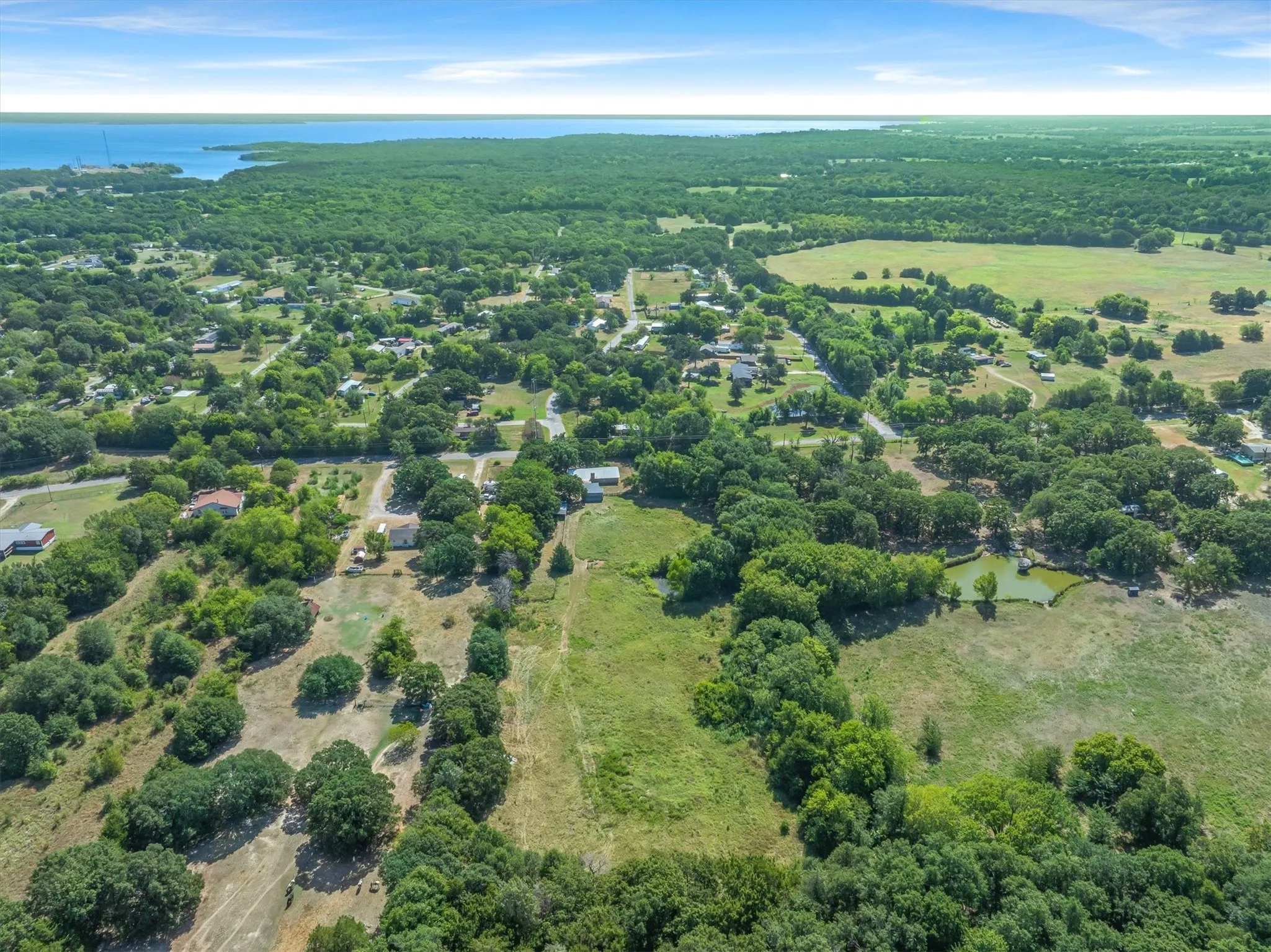 Single Family Residence For Sale in Van Zandt County , 1185 Vz County Road 3822, Wills Point, Texas 75169, 3 Bedroom, 2 Bathroom, Garage spaces, 1,680 Sqft, built in 1979, mls#21362089, Real Estate Agent in Wills Point, Homes For Sale in Van Zandt county, Homes For Sale in Wills Point, Realtor in Wills Point Texas, Real Estate Brokerage Independent Realty Texas, Luminita Cordes Realtor