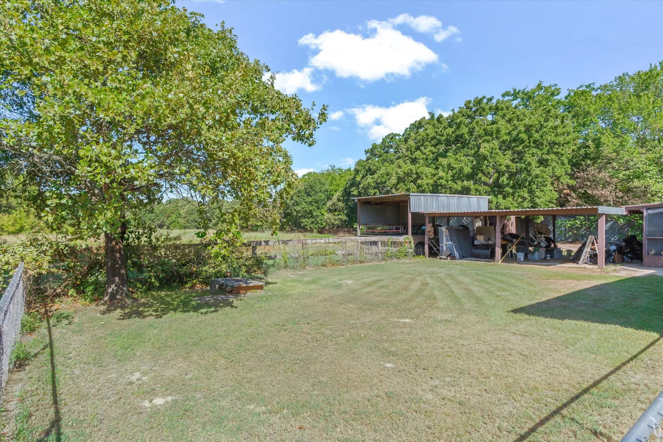 Single Family Residence For Sale in Van Zandt County , 1185 Vz County Road 3822, Wills Point, Texas 75169, 3 Bedroom, 2 Bathroom, Garage spaces, 1,680 Sqft, built in 1979, mls#21362089, Real Estate Agent in Wills Point, Homes For Sale in Van Zandt county, Homes For Sale in Wills Point, Realtor in Wills Point Texas, Real Estate Brokerage Independent Realty Texas, Luminita Cordes Realtor