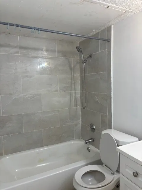 Full bath with bathtub / shower combination and vanity