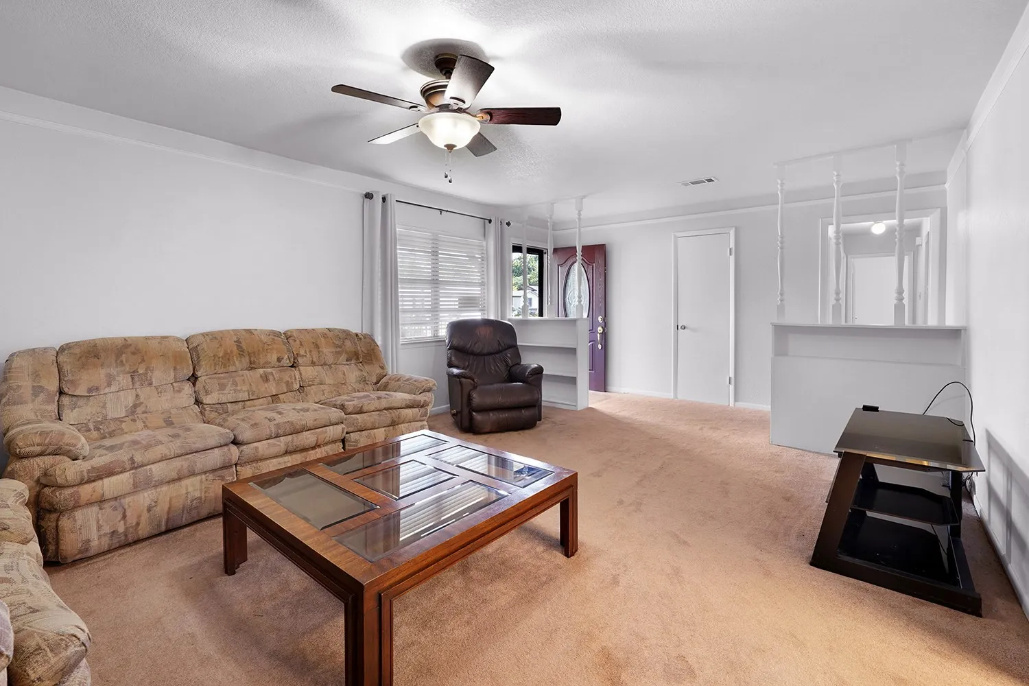 Single Family Residence For Sale in Tarrant County , 773 Betty Lane, Hurst, Texas 76053, 3 Bedroom, 1 Bathroom, Garage spaces, 1,140 Sqft, built in 1959, mls#21361744, Real Estate Agent in Hurst, Homes For Sale in Tarrant county, Homes For Sale in Hurst, Realtor in Hurst Texas, Real Estate Brokerage Independent Realty Texas, Luminita Cordes Realtor