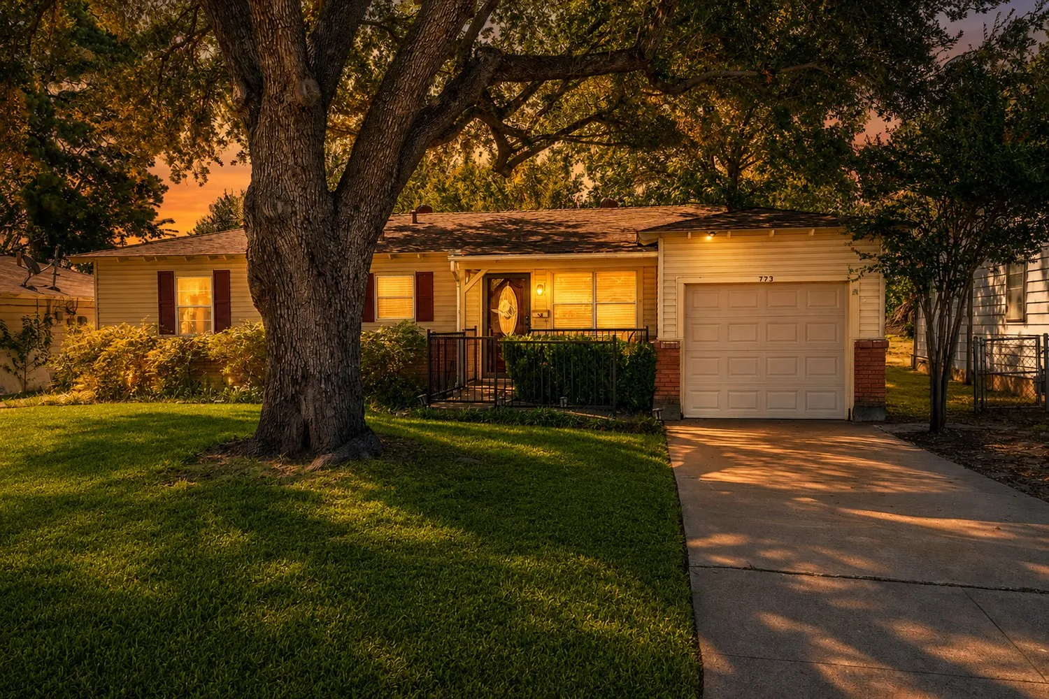 Single Family Residence For Sale in Tarrant County , 773 Betty Lane, Hurst, Texas 76053, 3 Bedroom, 1 Bathroom, Garage spaces, 1,140 Sqft, built in 1959, mls#21361744, Real Estate Agent in Hurst, Homes For Sale in Tarrant county, Homes For Sale in Hurst, Realtor in Hurst Texas, Real Estate Brokerage Independent Realty Texas, Luminita Cordes Realtor
