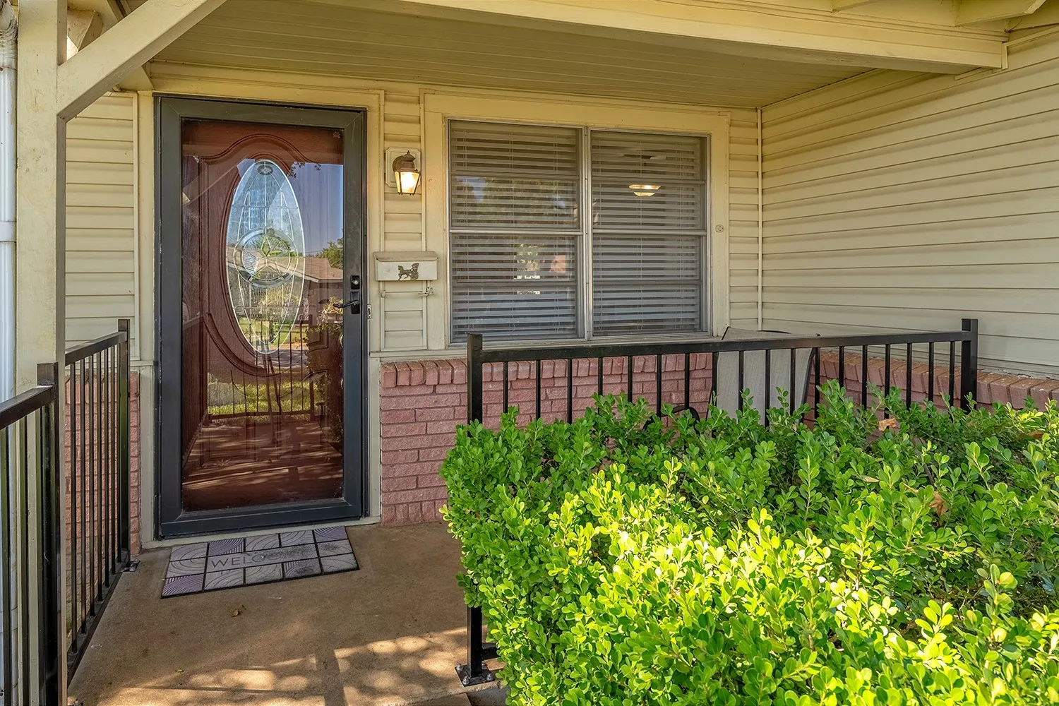 Single Family Residence For Sale in Tarrant County , 773 Betty Lane, Hurst, Texas 76053, 3 Bedroom, 1 Bathroom, Garage spaces, 1,140 Sqft, built in 1959, mls#21361744, Real Estate Agent in Hurst, Homes For Sale in Tarrant county, Homes For Sale in Hurst, Realtor in Hurst Texas, Real Estate Brokerage Independent Realty Texas, Luminita Cordes Realtor