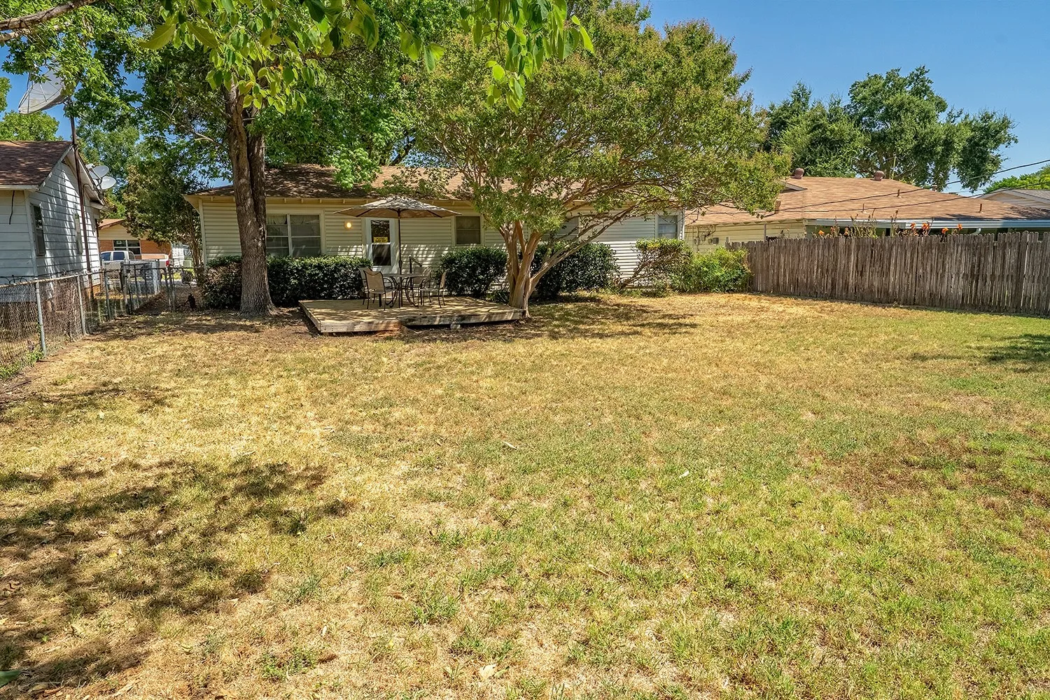 Single Family Residence For Sale in Tarrant County , 773 Betty Lane, Hurst, Texas 76053, 3 Bedroom, 1 Bathroom, Garage spaces, 1,140 Sqft, built in 1959, mls#21361744, Real Estate Agent in Hurst, Homes For Sale in Tarrant county, Homes For Sale in Hurst, Realtor in Hurst Texas, Real Estate Brokerage Independent Realty Texas, Luminita Cordes Realtor