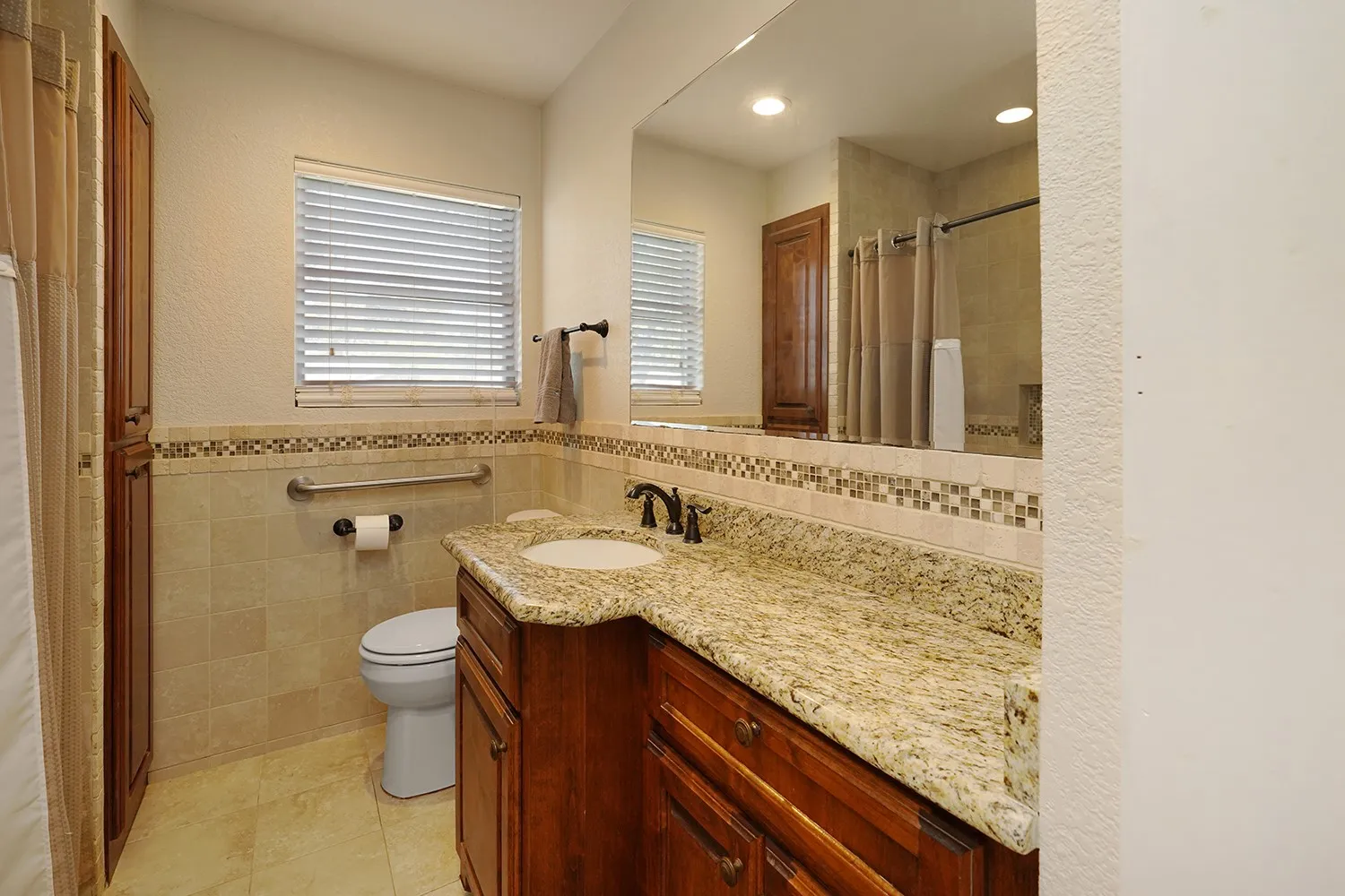 Single Family Residence For Sale in Tarrant County , 773 Betty Lane, Hurst, Texas 76053, 3 Bedroom, 1 Bathroom, Garage spaces, 1,140 Sqft, built in 1959, mls#21361744, Real Estate Agent in Hurst, Homes For Sale in Tarrant county, Homes For Sale in Hurst, Realtor in Hurst Texas, Real Estate Brokerage Independent Realty Texas, Luminita Cordes Realtor