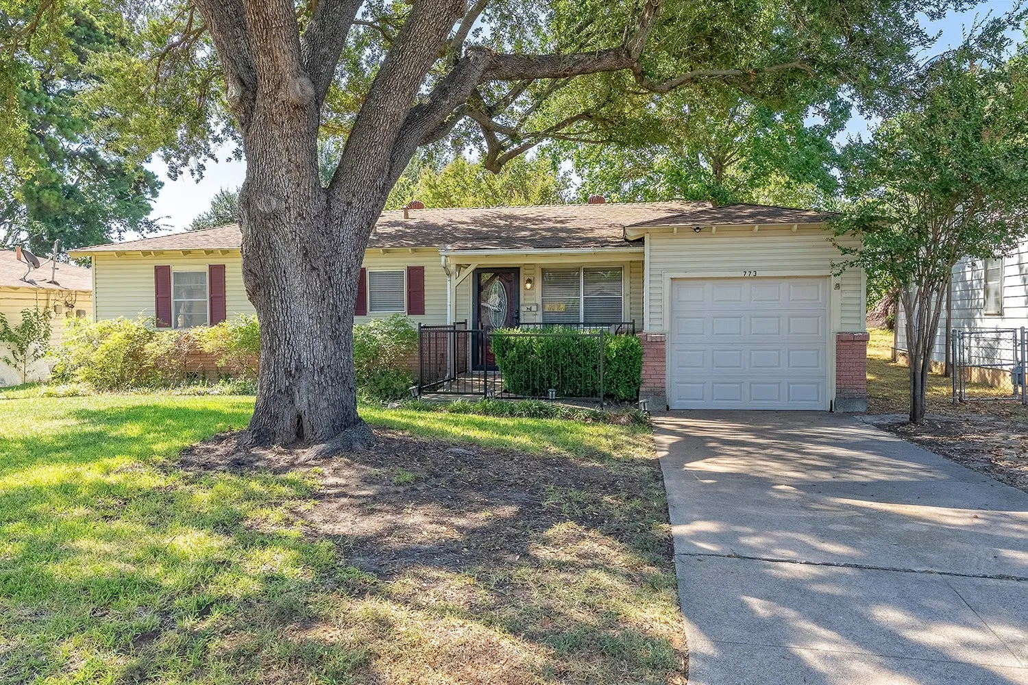 Single Family Residence For Sale in Tarrant County , 773 Betty Lane, Hurst, Texas 76053, 3 Bedroom, 1 Bathroom, Garage spaces, 1,140 Sqft, built in 1959, mls#21361744, Real Estate Agent in Hurst, Homes For Sale in Tarrant county, Homes For Sale in Hurst, Realtor in Hurst Texas, Real Estate Brokerage Independent Realty Texas, Luminita Cordes Realtor