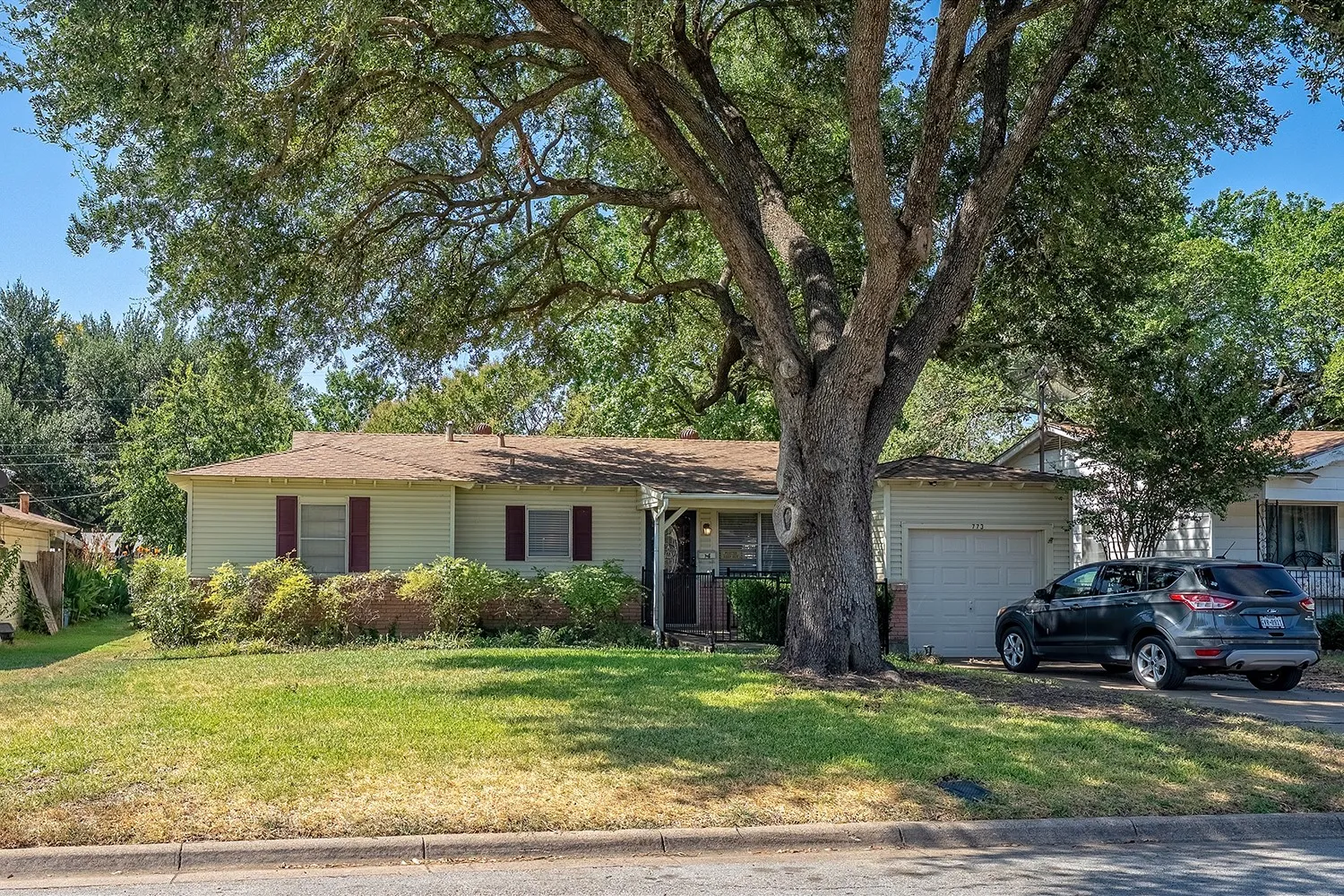Single Family Residence For Sale in Tarrant County , 773 Betty Lane, Hurst, Texas 76053, 3 Bedroom, 1 Bathroom, Garage spaces, 1,140 Sqft, built in 1959, mls#21361744, Real Estate Agent in Hurst, Homes For Sale in Tarrant county, Homes For Sale in Hurst, Realtor in Hurst Texas, Real Estate Brokerage Independent Realty Texas, Luminita Cordes Realtor