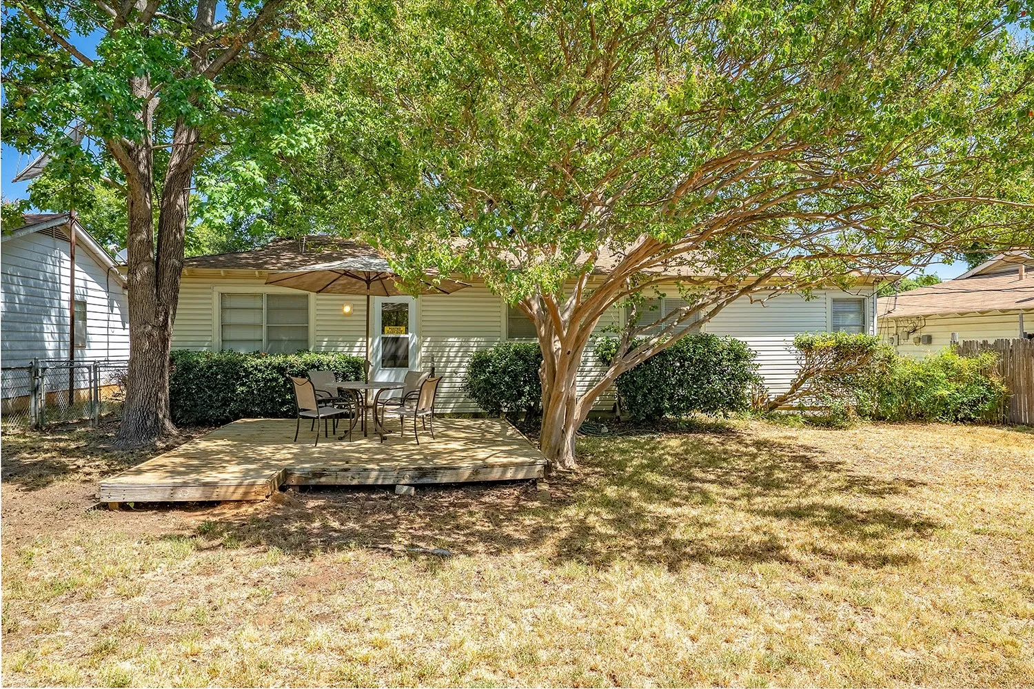 Single Family Residence For Sale in Tarrant County , 773 Betty Lane, Hurst, Texas 76053, 3 Bedroom, 1 Bathroom, Garage spaces, 1,140 Sqft, built in 1959, mls#21361744, Real Estate Agent in Hurst, Homes For Sale in Tarrant county, Homes For Sale in Hurst, Realtor in Hurst Texas, Real Estate Brokerage Independent Realty Texas, Luminita Cordes Realtor