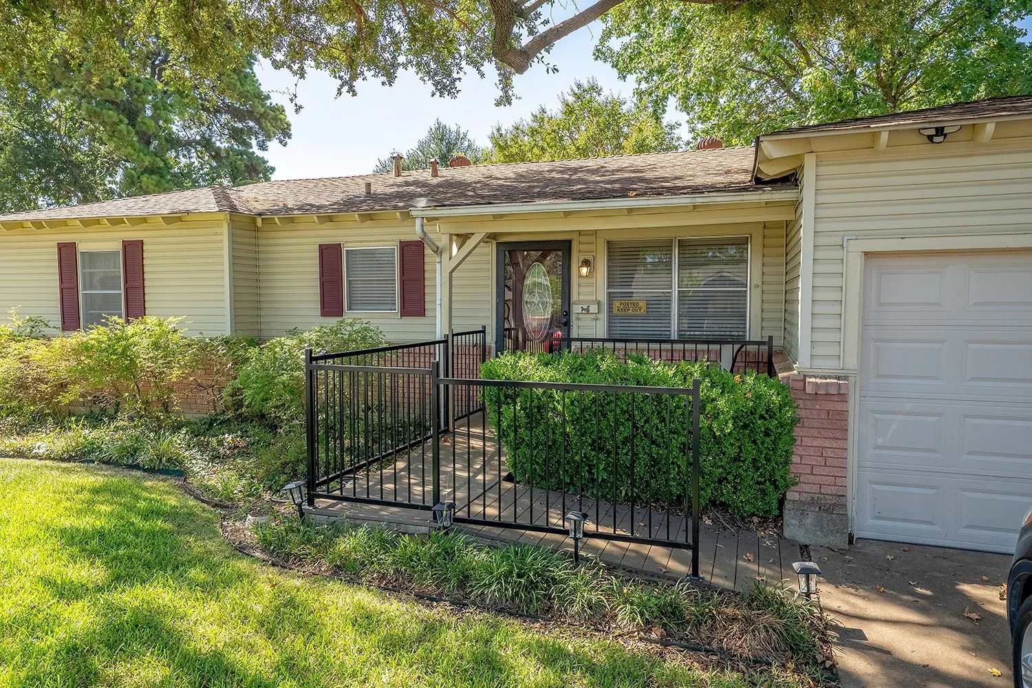 Single Family Residence For Sale in Tarrant County , 773 Betty Lane, Hurst, Texas 76053, 3 Bedroom, 1 Bathroom, Garage spaces, 1,140 Sqft, built in 1959, mls#21361744, Real Estate Agent in Hurst, Homes For Sale in Tarrant county, Homes For Sale in Hurst, Realtor in Hurst Texas, Real Estate Brokerage Independent Realty Texas, Luminita Cordes Realtor