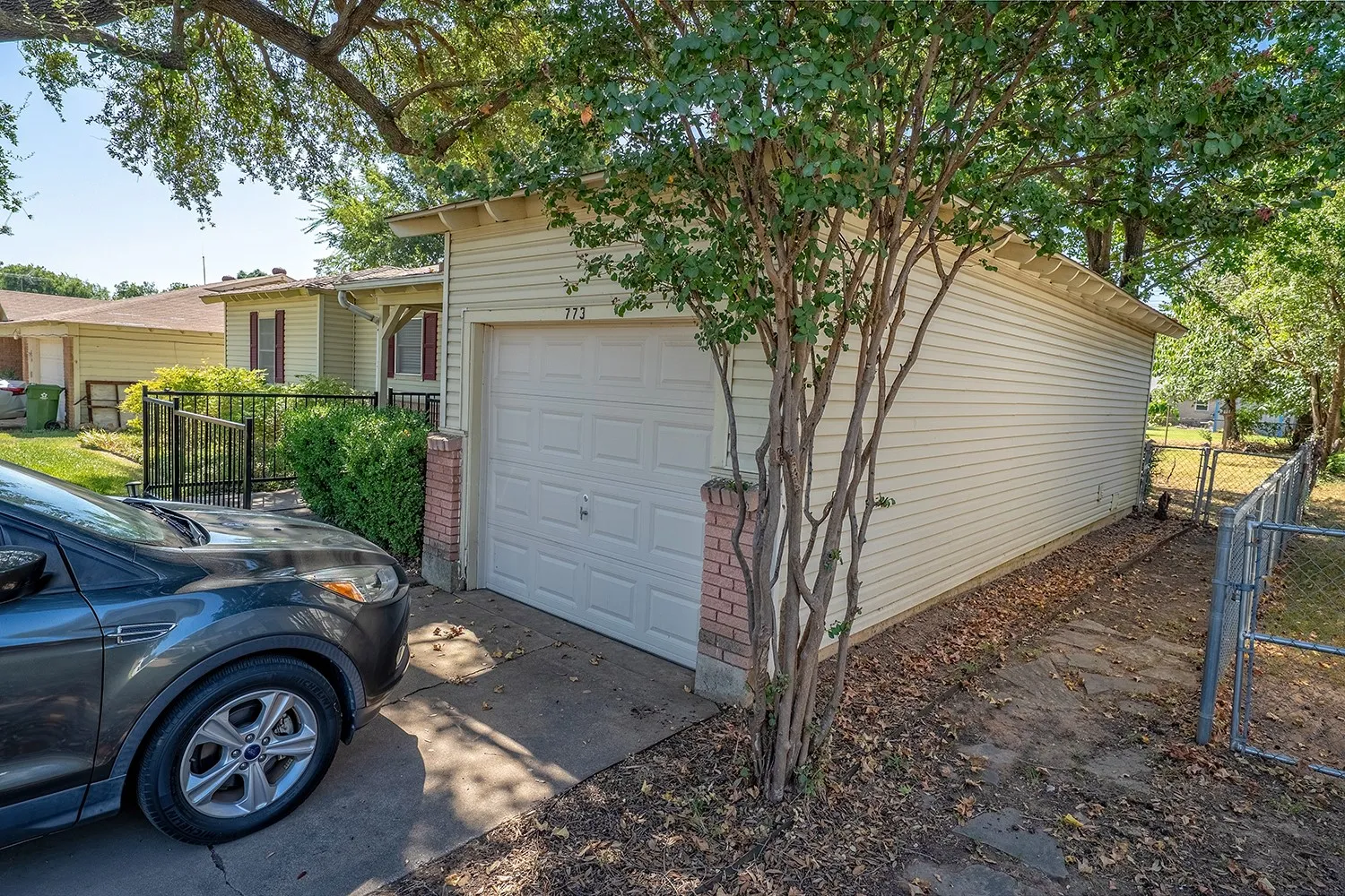 Single Family Residence For Sale in Tarrant County , 773 Betty Lane, Hurst, Texas 76053, 3 Bedroom, 1 Bathroom, Garage spaces, 1,140 Sqft, built in 1959, mls#21361744, Real Estate Agent in Hurst, Homes For Sale in Tarrant county, Homes For Sale in Hurst, Realtor in Hurst Texas, Real Estate Brokerage Independent Realty Texas, Luminita Cordes Realtor