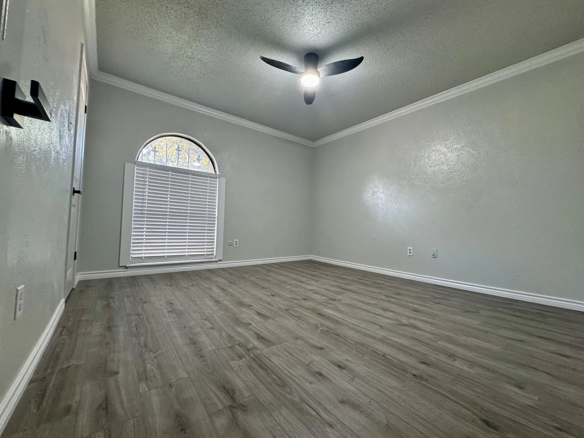 Single Family Residence For Sale in Tarrant County , 1020 Judy Lynn Drive, Arlington, Texas 76014, 4 Bedroom, 2 Bathroom, Garage spaces, 1,869 Sqft, built in 1978, mls#21362126, Real Estate Agent in Arlington, Homes For Sale in Tarrant county, Homes For Sale in Arlington, Realtor in Arlington Texas, Real Estate Brokerage Independent Realty Texas, Luminita Cordes Realtor