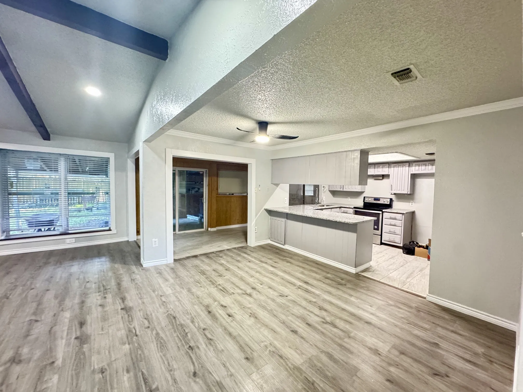 Single Family Residence For Sale in Tarrant County , 1020 Judy Lynn Drive, Arlington, Texas 76014, 4 Bedroom, 2 Bathroom, Garage spaces, 1,869 Sqft, built in 1978, mls#21362126, Real Estate Agent in Arlington, Homes For Sale in Tarrant county, Homes For Sale in Arlington, Realtor in Arlington Texas, Real Estate Brokerage Independent Realty Texas, Luminita Cordes Realtor