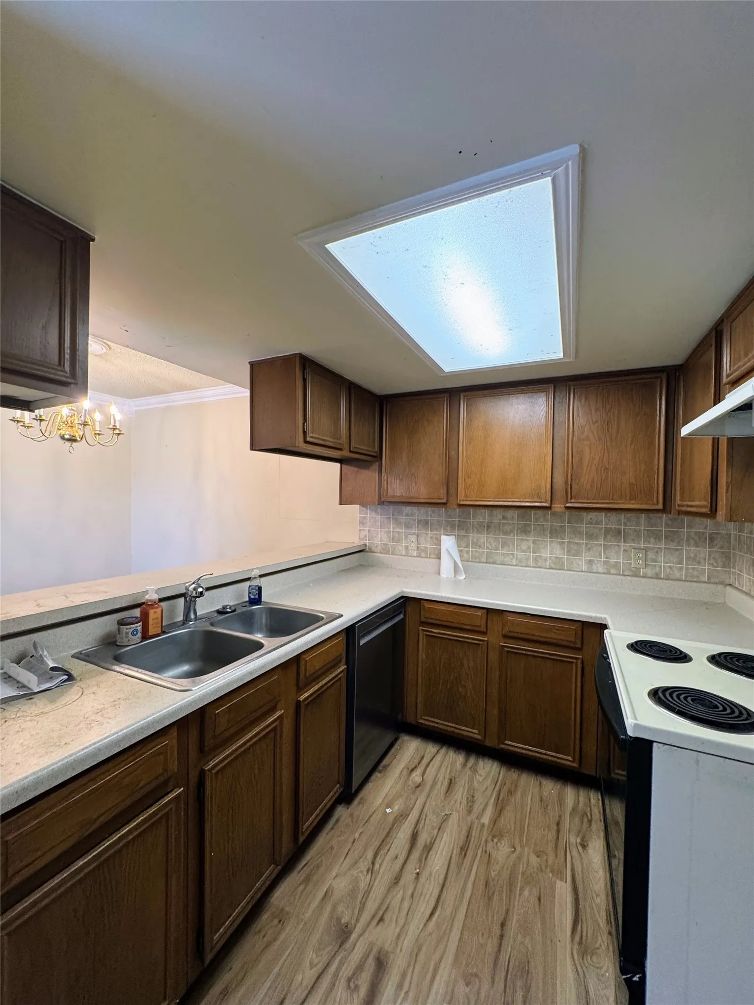 Townhouse For Sale in Dallas County , 541 Towne House Lane, Richardson, Texas 75081, 3 Bedroom, 3 Bathroom, Garage spaces, 1,711 Sqft, built in 1974, mls#21359273, Real Estate Agent in Richardson, Homes For Sale in Dallas county, Homes For Sale in Richardson, Realtor in Richardson Texas, Real Estate Brokerage Independent Realty Texas, Luminita Cordes Realtor