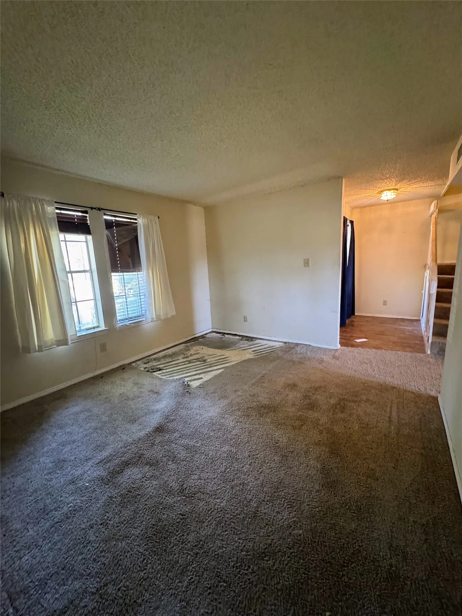 Townhouse For Sale in Dallas County , 541 Towne House Lane, Richardson, Texas 75081, 3 Bedroom, 3 Bathroom, Garage spaces, 1,711 Sqft, built in 1974, mls#21359273, Real Estate Agent in Richardson, Homes For Sale in Dallas county, Homes For Sale in Richardson, Realtor in Richardson Texas, Real Estate Brokerage Independent Realty Texas, Luminita Cordes Realtor