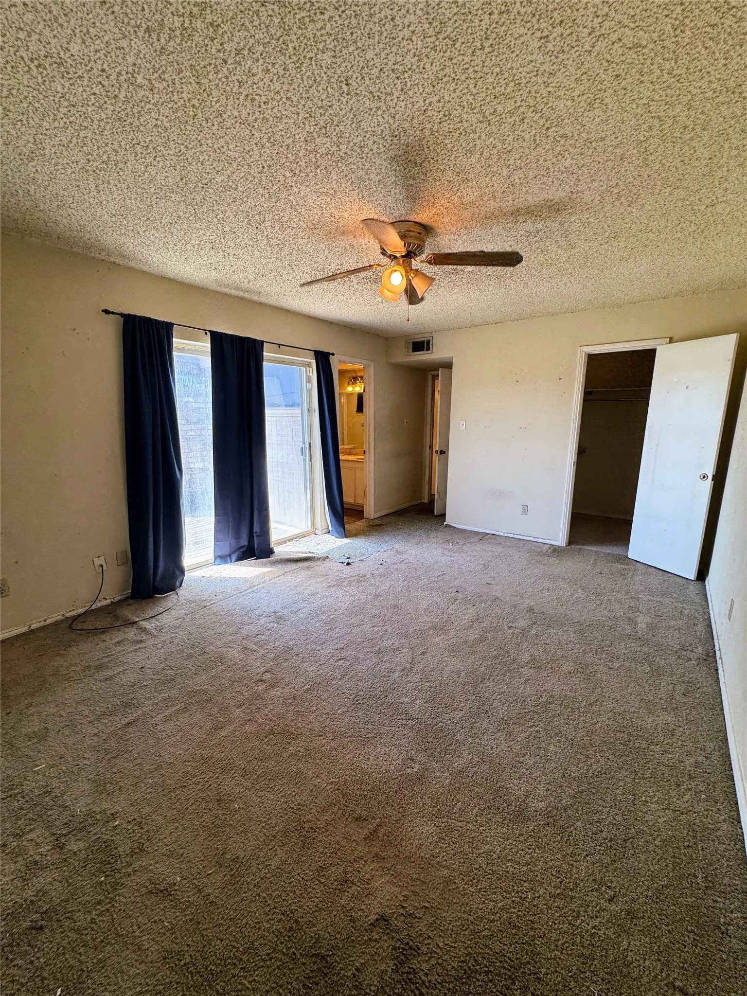 Townhouse For Sale in Dallas County , 541 Towne House Lane, Richardson, Texas 75081, 3 Bedroom, 3 Bathroom, Garage spaces, 1,711 Sqft, built in 1974, mls#21359273, Real Estate Agent in Richardson, Homes For Sale in Dallas county, Homes For Sale in Richardson, Realtor in Richardson Texas, Real Estate Brokerage Independent Realty Texas, Luminita Cordes Realtor