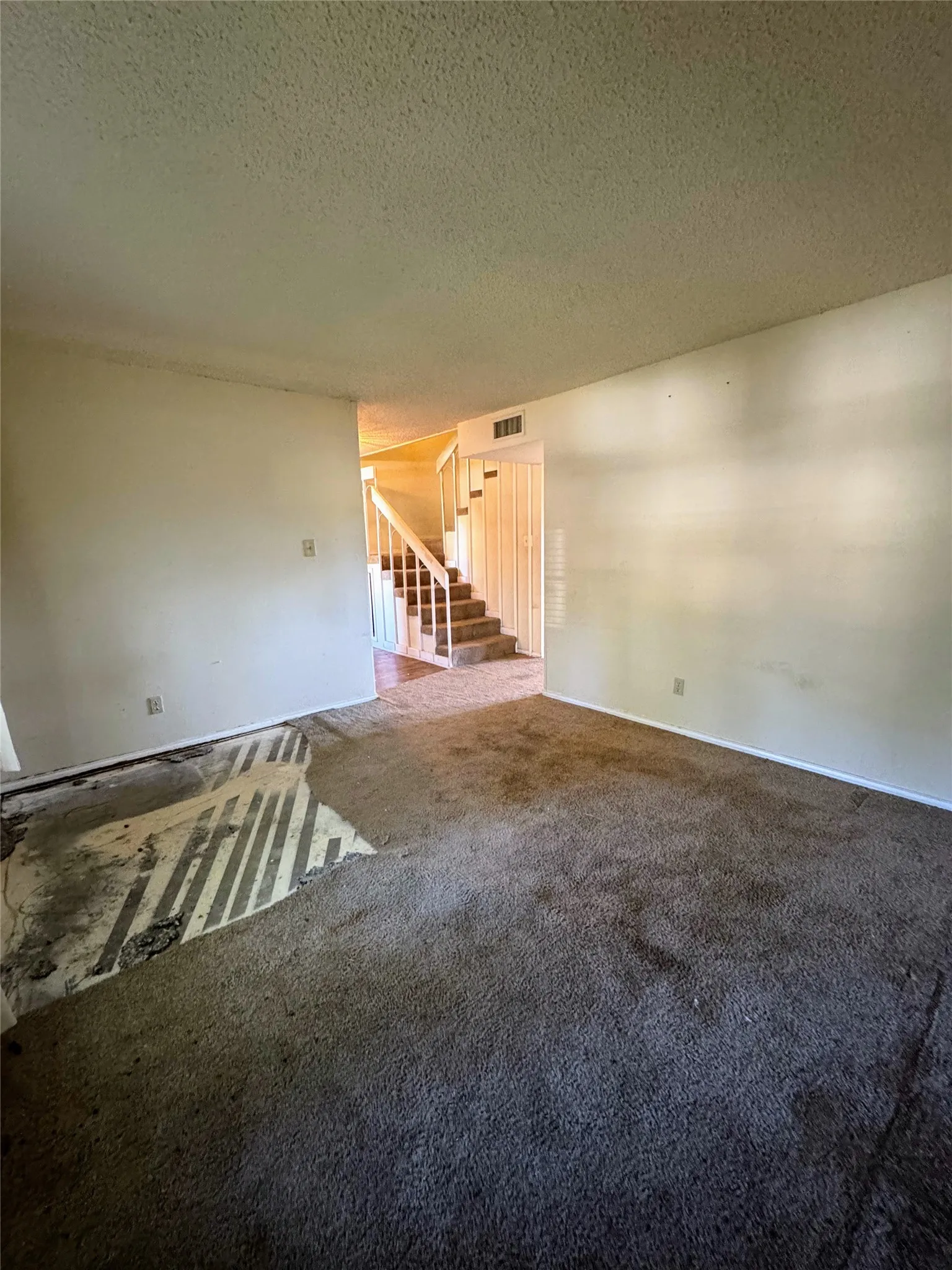 Townhouse For Sale in Dallas County , 541 Towne House Lane, Richardson, Texas 75081, 3 Bedroom, 3 Bathroom, Garage spaces, 1,711 Sqft, built in 1974, mls#21359273, Real Estate Agent in Richardson, Homes For Sale in Dallas county, Homes For Sale in Richardson, Realtor in Richardson Texas, Real Estate Brokerage Independent Realty Texas, Luminita Cordes Realtor