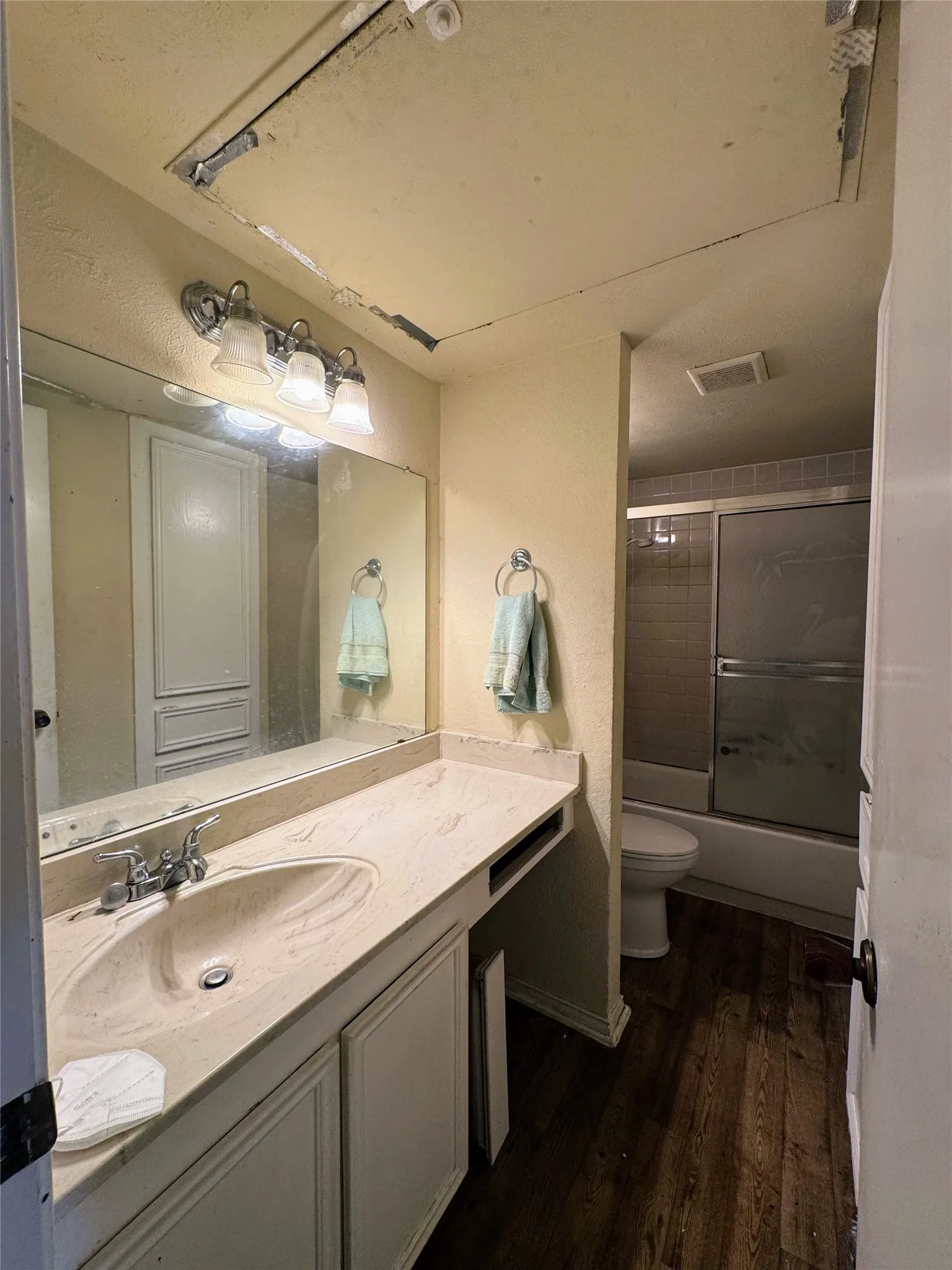 Secondary bathroom