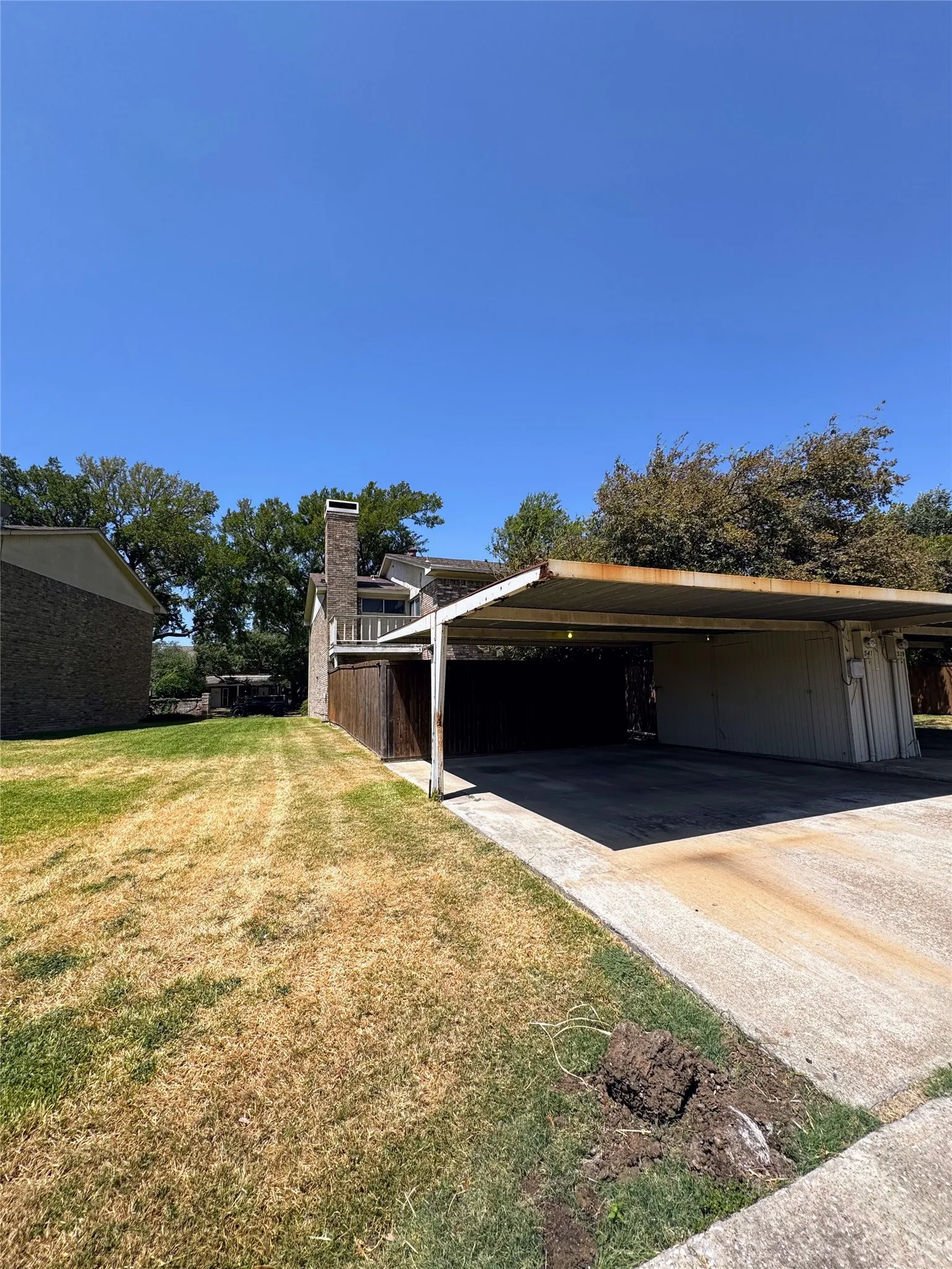 Townhouse For Sale in Dallas County , 541 Towne House Lane, Richardson, Texas 75081, 3 Bedroom, 3 Bathroom, Garage spaces, 1,711 Sqft, built in 1974, mls#21359273, Real Estate Agent in Richardson, Homes For Sale in Dallas county, Homes For Sale in Richardson, Realtor in Richardson Texas, Real Estate Brokerage Independent Realty Texas, Luminita Cordes Realtor