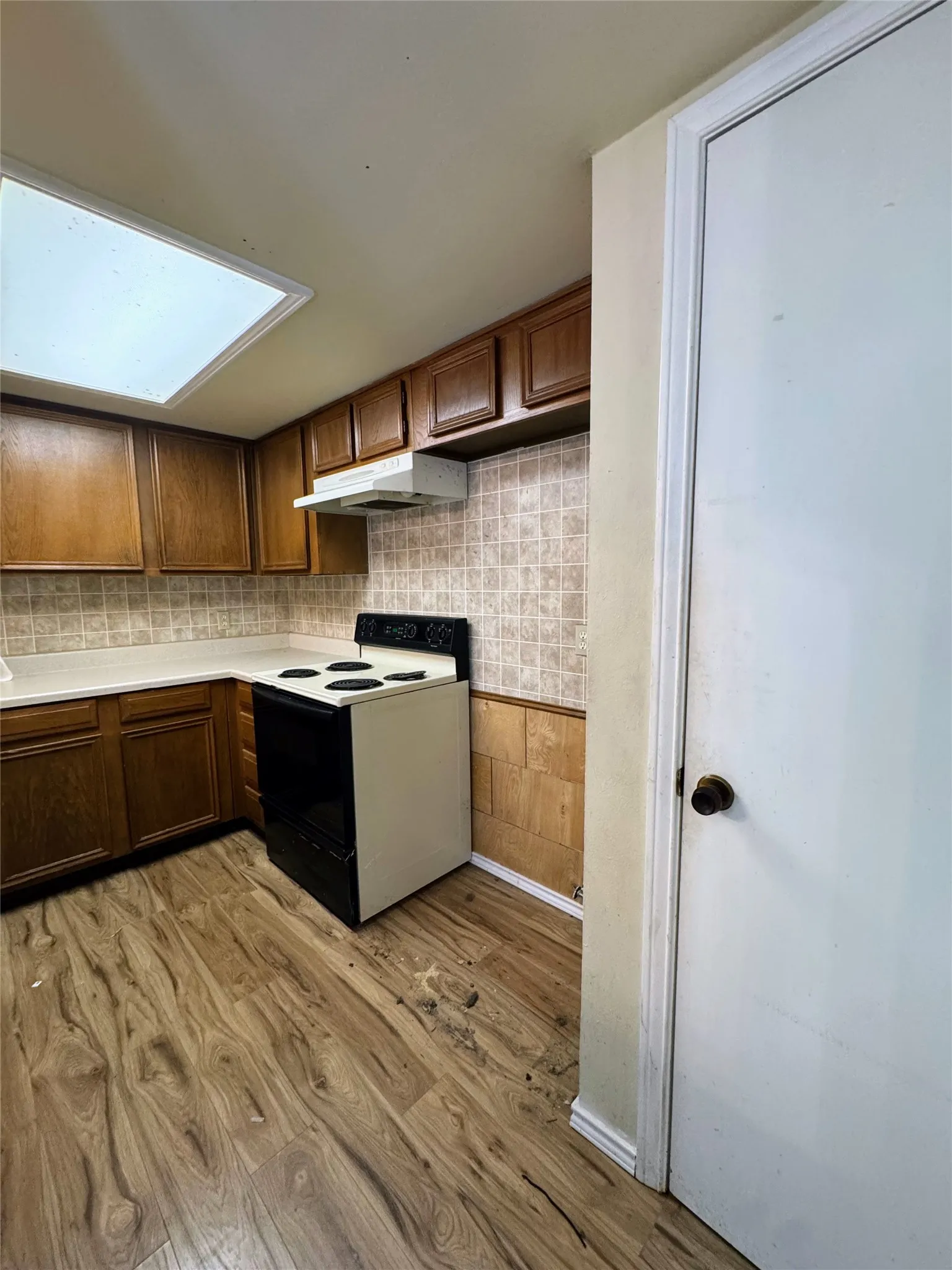 Townhouse For Sale in Dallas County , 541 Towne House Lane, Richardson, Texas 75081, 3 Bedroom, 3 Bathroom, Garage spaces, 1,711 Sqft, built in 1974, mls#21359273, Real Estate Agent in Richardson, Homes For Sale in Dallas county, Homes For Sale in Richardson, Realtor in Richardson Texas, Real Estate Brokerage Independent Realty Texas, Luminita Cordes Realtor