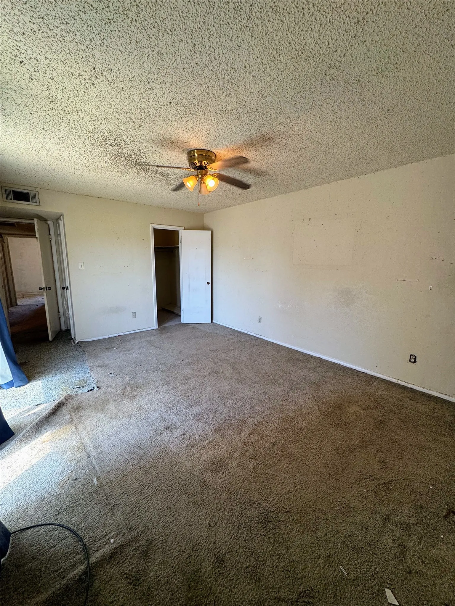 Townhouse For Sale in Dallas County , 541 Towne House Lane, Richardson, Texas 75081, 3 Bedroom, 3 Bathroom, Garage spaces, 1,711 Sqft, built in 1974, mls#21359273, Real Estate Agent in Richardson, Homes For Sale in Dallas county, Homes For Sale in Richardson, Realtor in Richardson Texas, Real Estate Brokerage Independent Realty Texas, Luminita Cordes Realtor