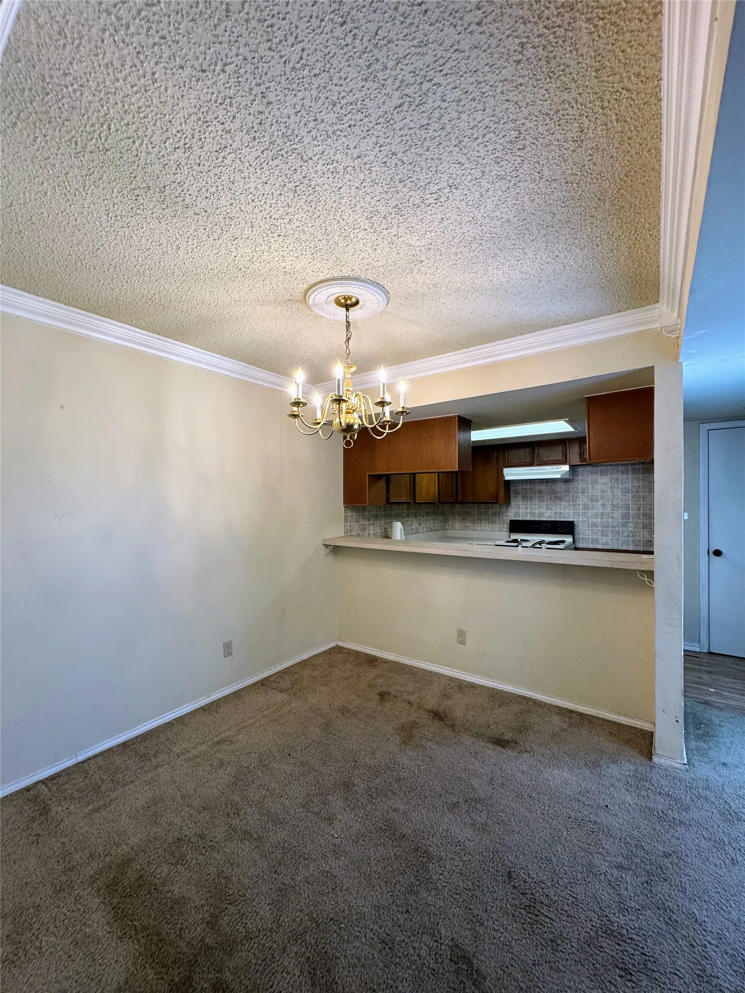 Townhouse For Sale in Dallas County , 541 Towne House Lane, Richardson, Texas 75081, 3 Bedroom, 3 Bathroom, Garage spaces, 1,711 Sqft, built in 1974, mls#21359273, Real Estate Agent in Richardson, Homes For Sale in Dallas county, Homes For Sale in Richardson, Realtor in Richardson Texas, Real Estate Brokerage Independent Realty Texas, Luminita Cordes Realtor