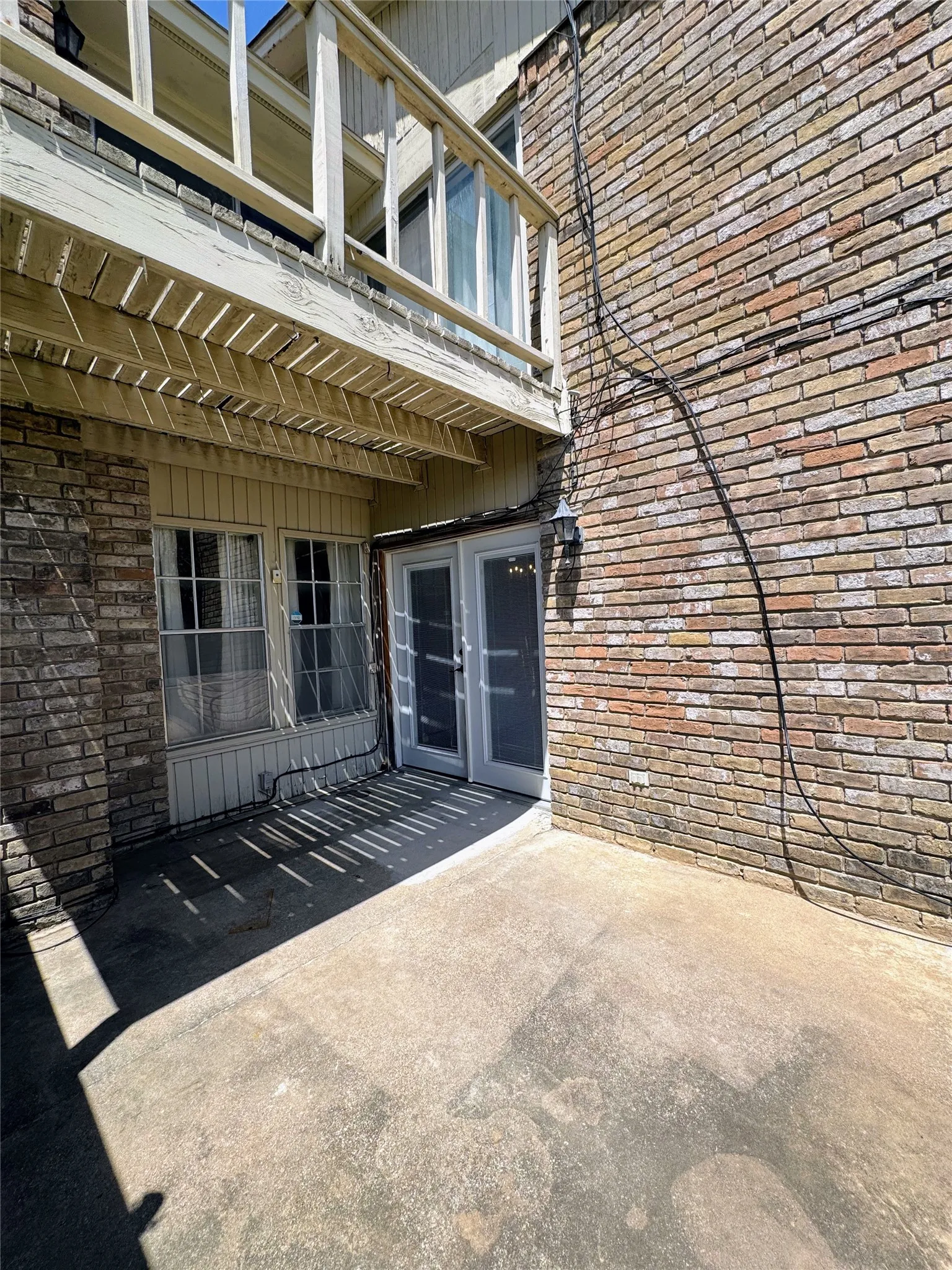 Townhouse For Sale in Dallas County , 541 Towne House Lane, Richardson, Texas 75081, 3 Bedroom, 3 Bathroom, Garage spaces, 1,711 Sqft, built in 1974, mls#21359273, Real Estate Agent in Richardson, Homes For Sale in Dallas county, Homes For Sale in Richardson, Realtor in Richardson Texas, Real Estate Brokerage Independent Realty Texas, Luminita Cordes Realtor