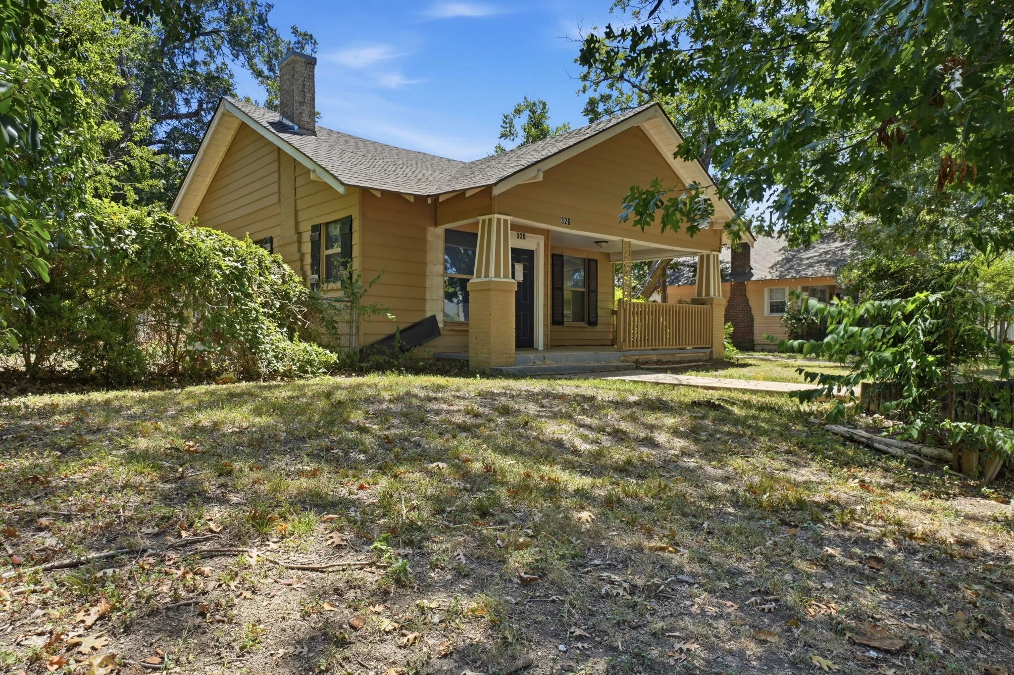 Single Family Residence For Sale in Ellis County , 320 Kirven Avenue, Waxahachie, Texas 75165, 3 Bedroom, 2 Bathroom, Garage spaces, 1,700 Sqft, built in 1940, mls#21361420, Real Estate Agent in Waxahachie, Homes For Sale in Ellis county, Homes For Sale in Waxahachie, Realtor in Waxahachie Texas, Real Estate Brokerage Independent Realty Texas, Luminita Cordes Realtor